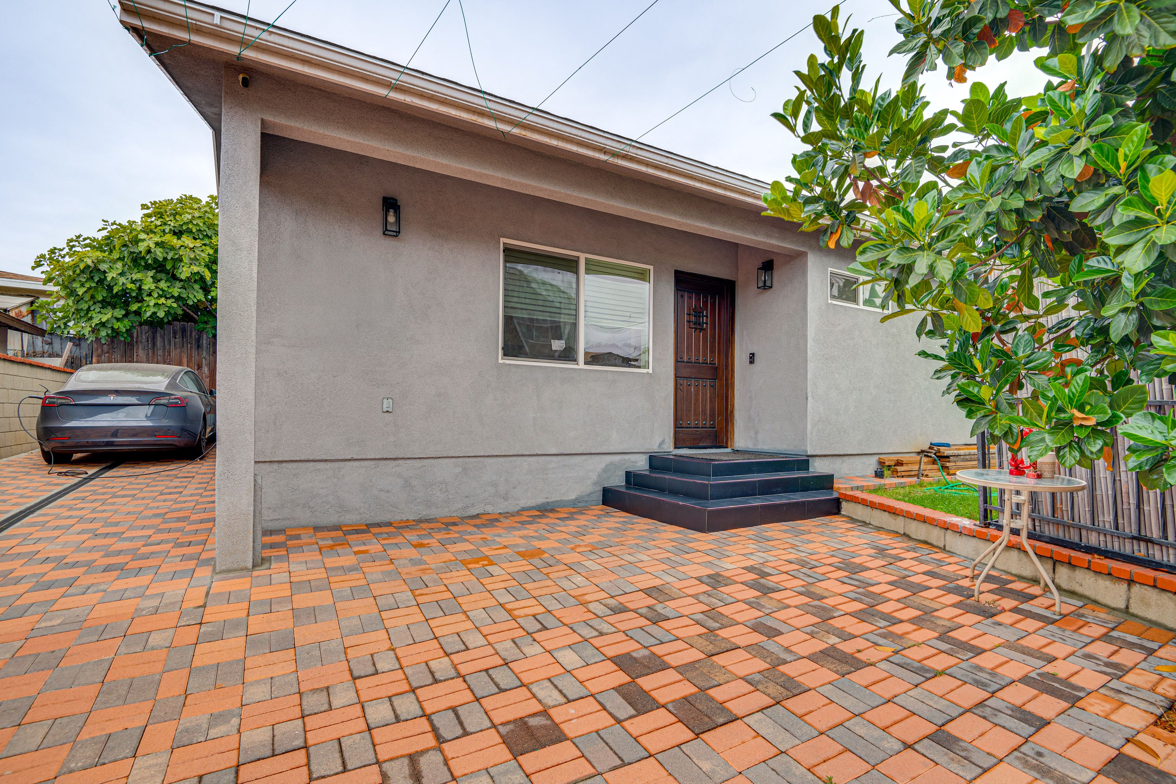 Cottage Exterior | Close to Freeways