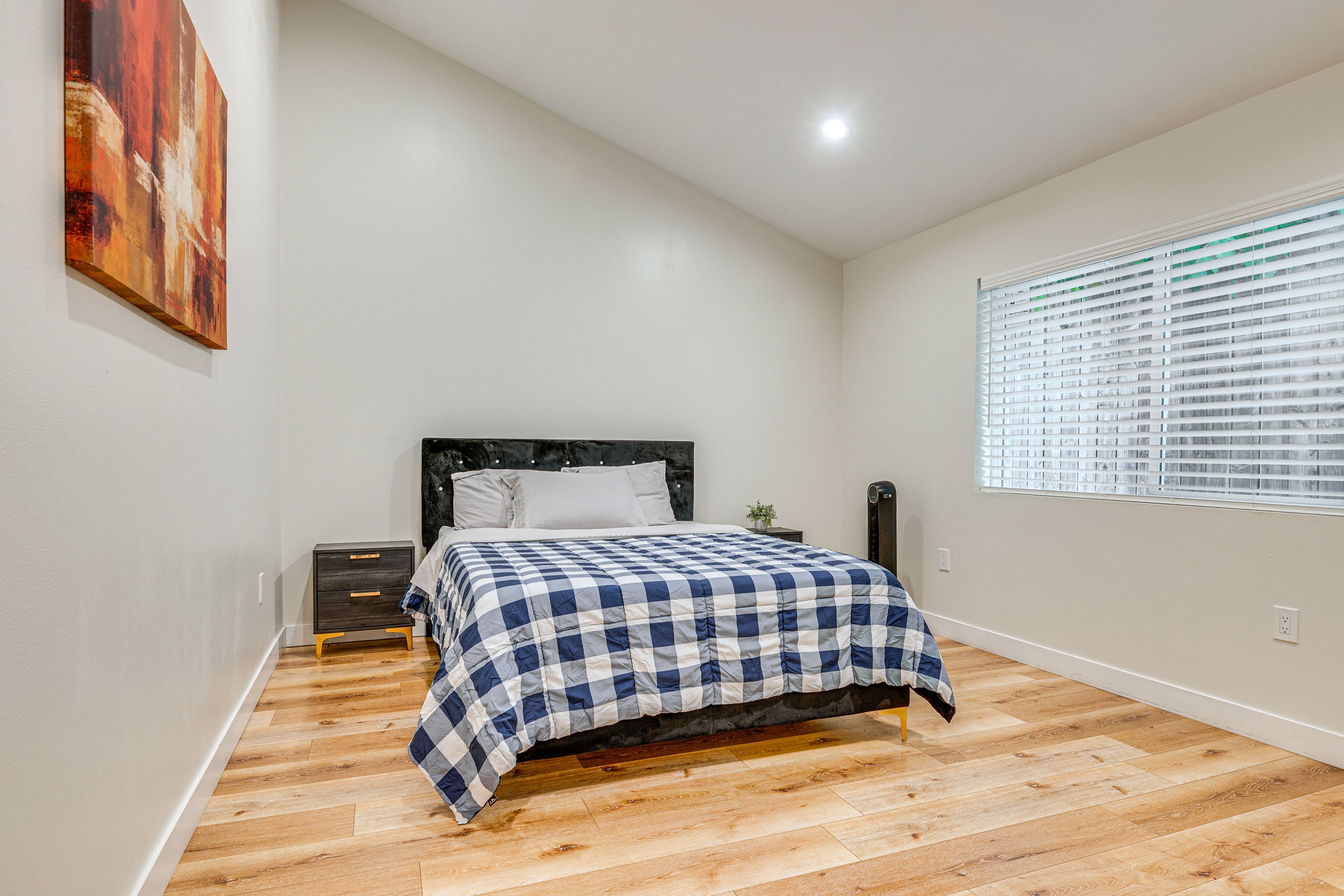 Bedroom 3 | Queen Bed