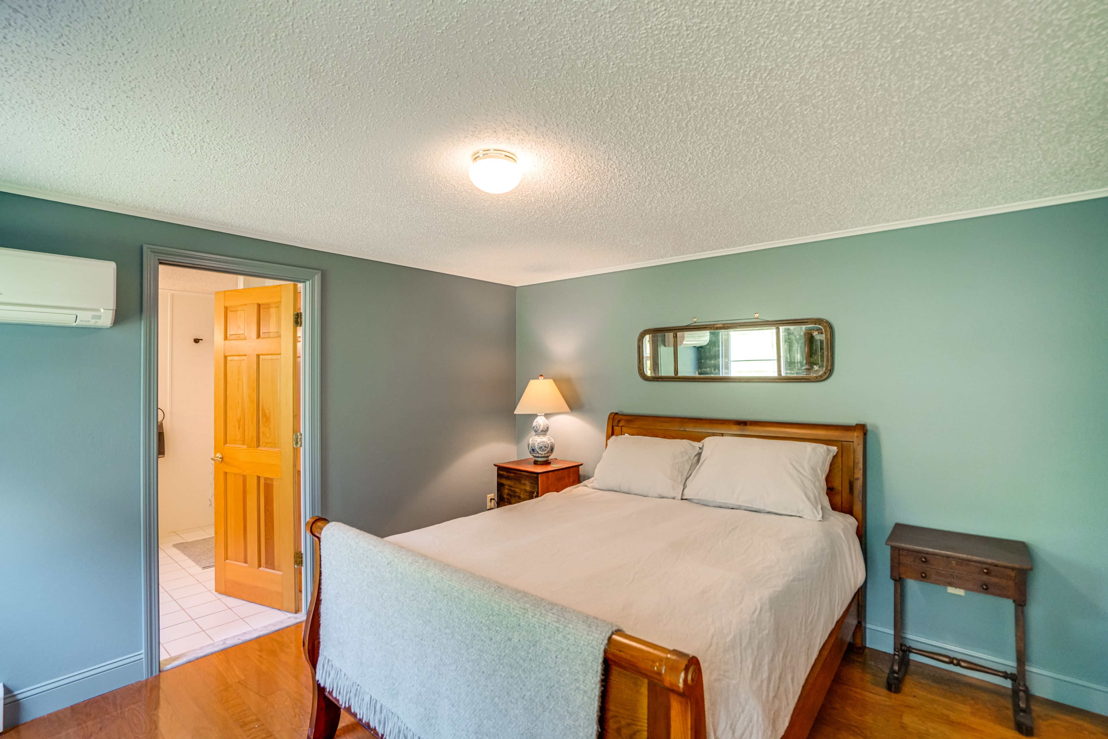 Bedroom 1 | Main Level | Queen Bed | Linens Provided