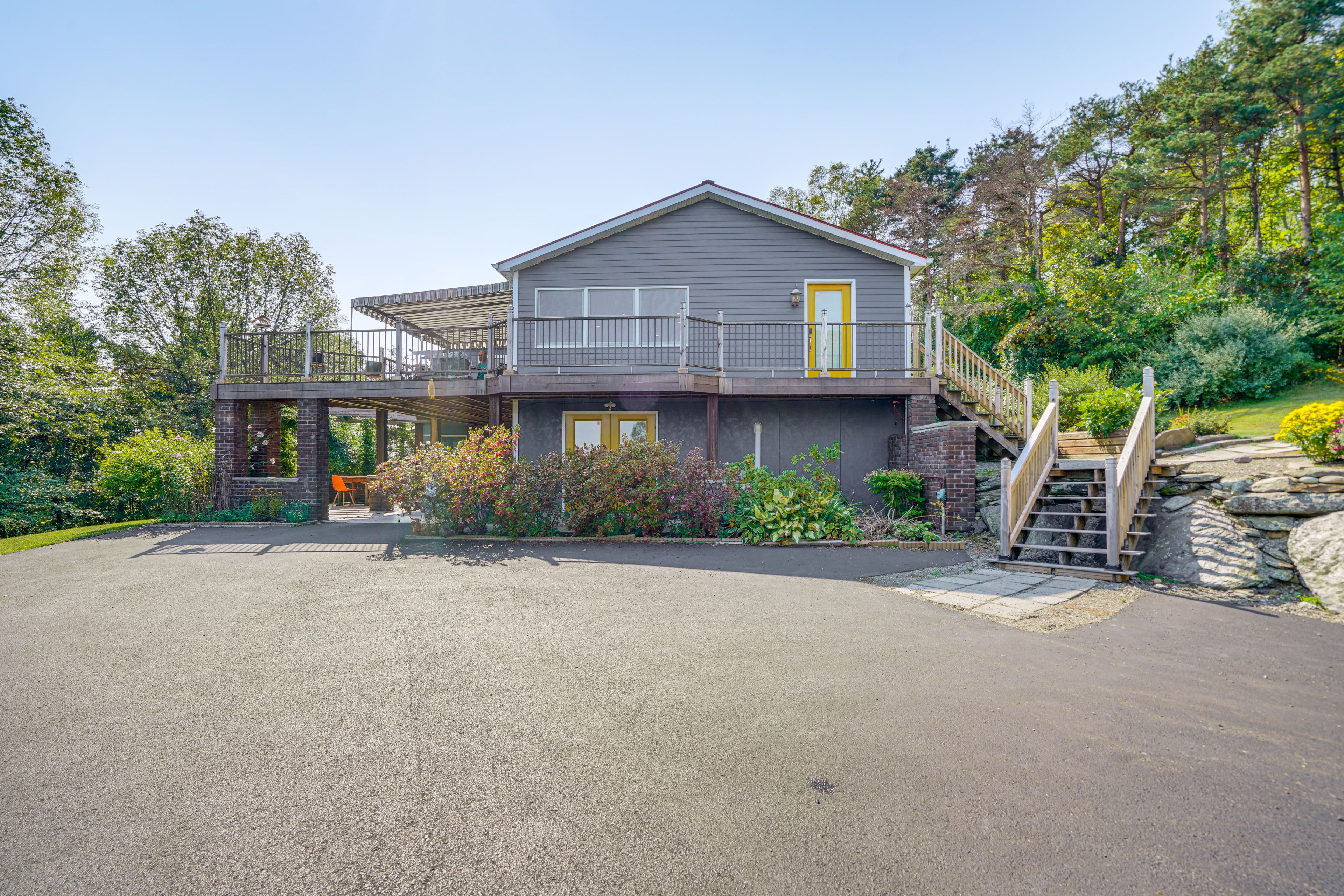 Parking | Detached Garage (1 Vehicle) | Shared Driveway (3 Vehicles)