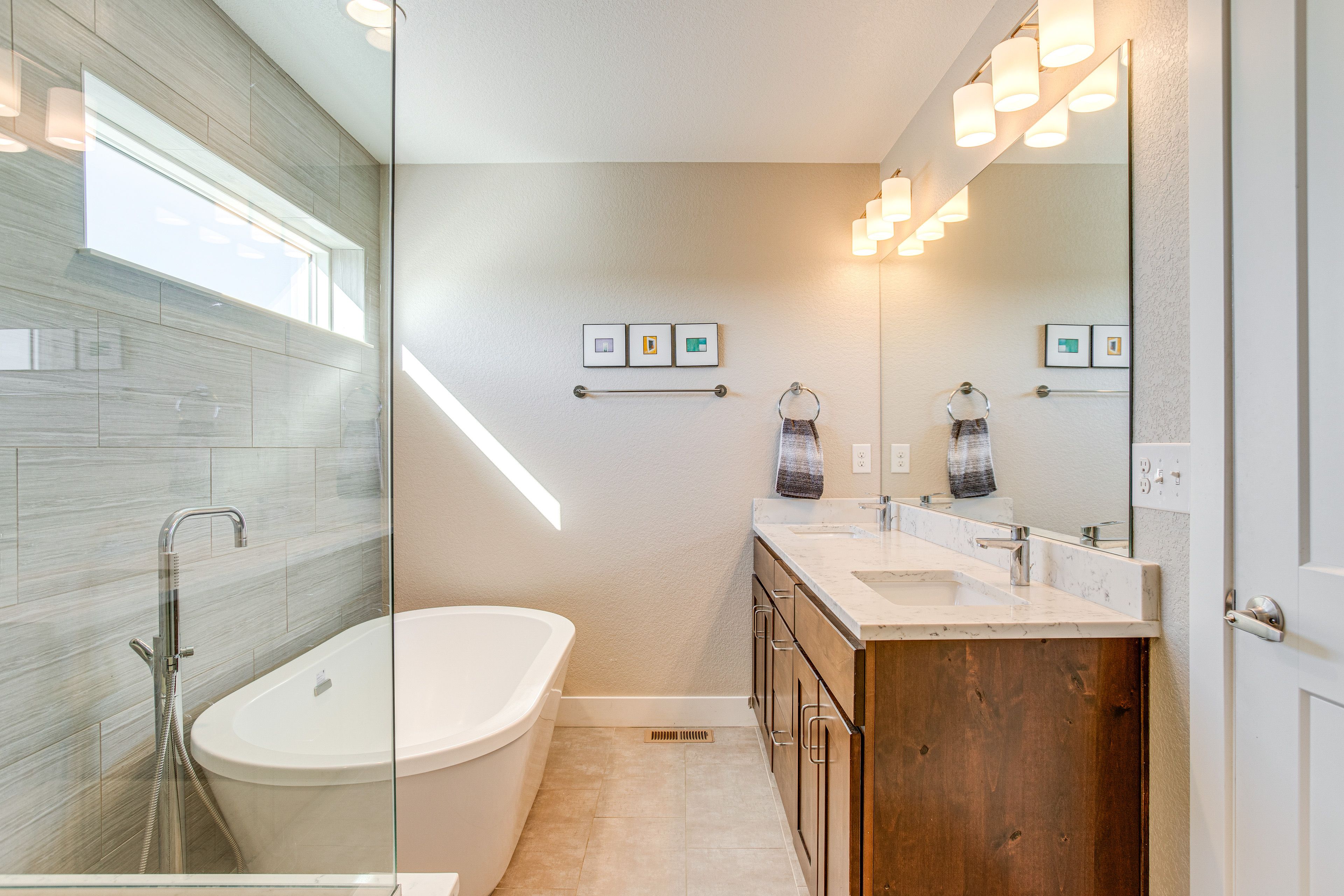 En-Suite Bathroom | Towels Provided | 2nd Floor