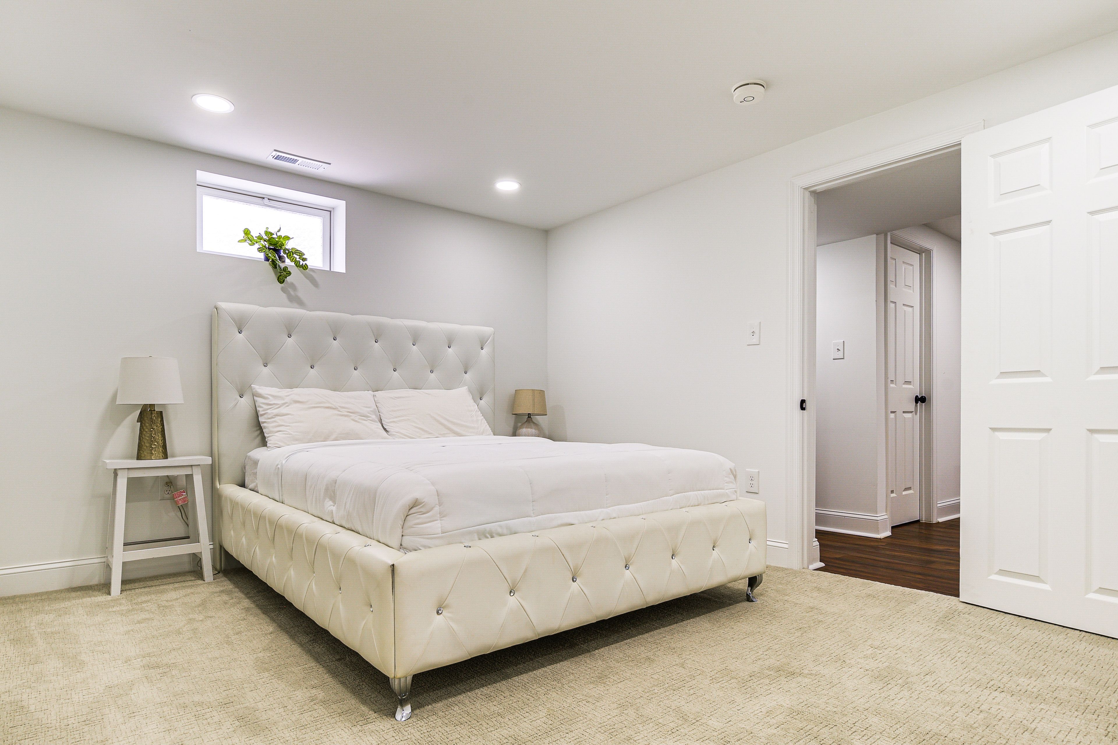 Bedroom | Queen Bed | Linens Provided