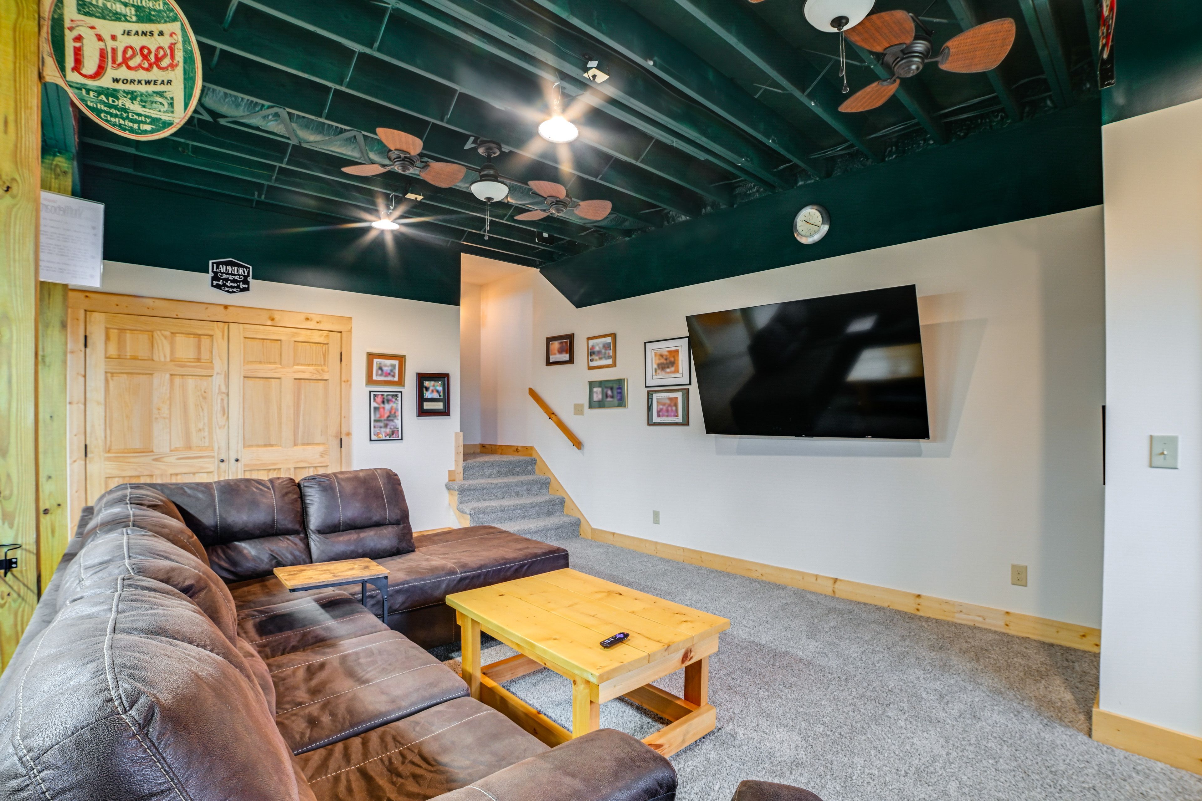 Game Room | 75" Smart TV w/ Cable | Foosball Table | Shuffleboard | Basement