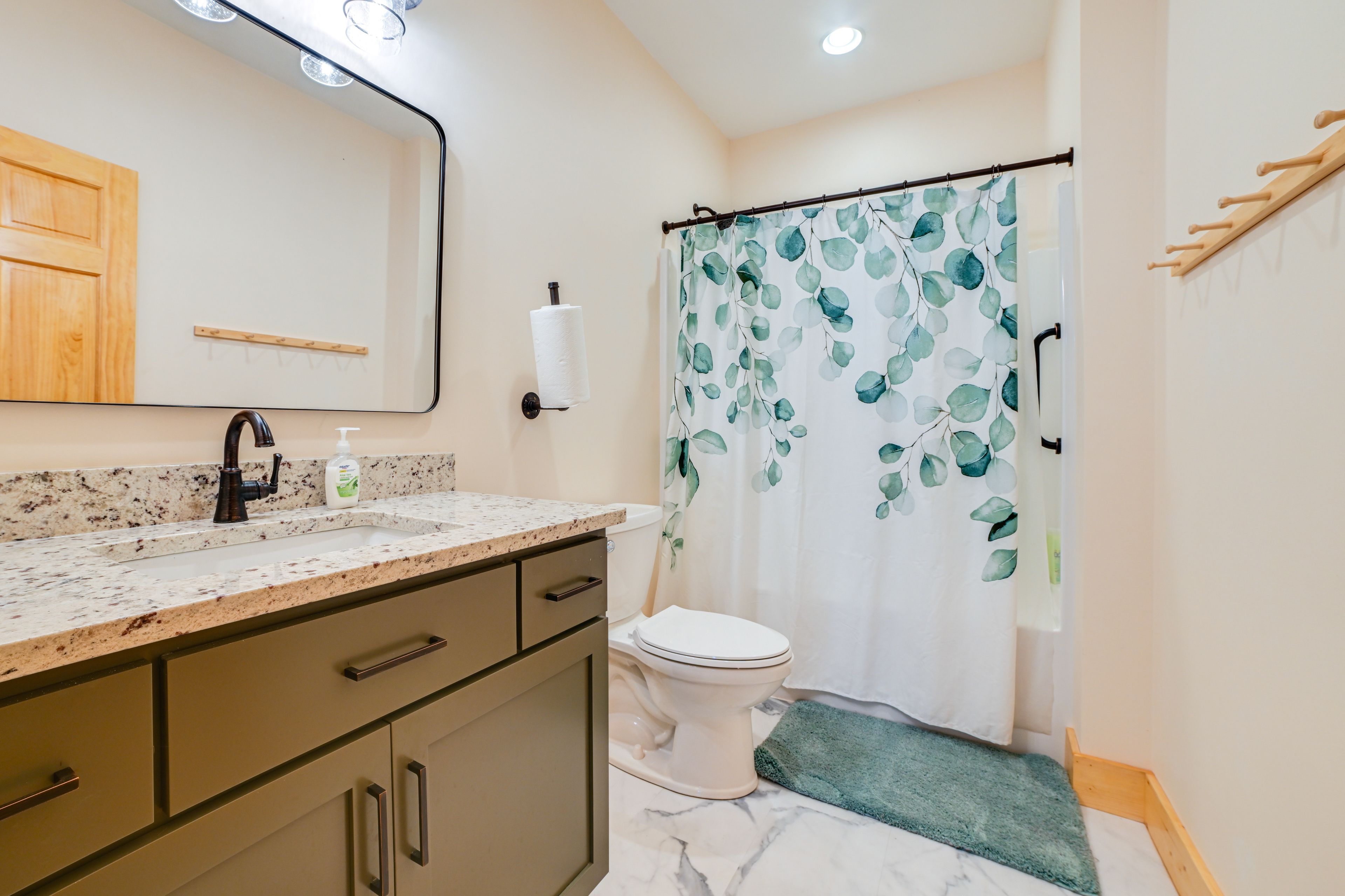 Full Bathroom | 2nd Floor