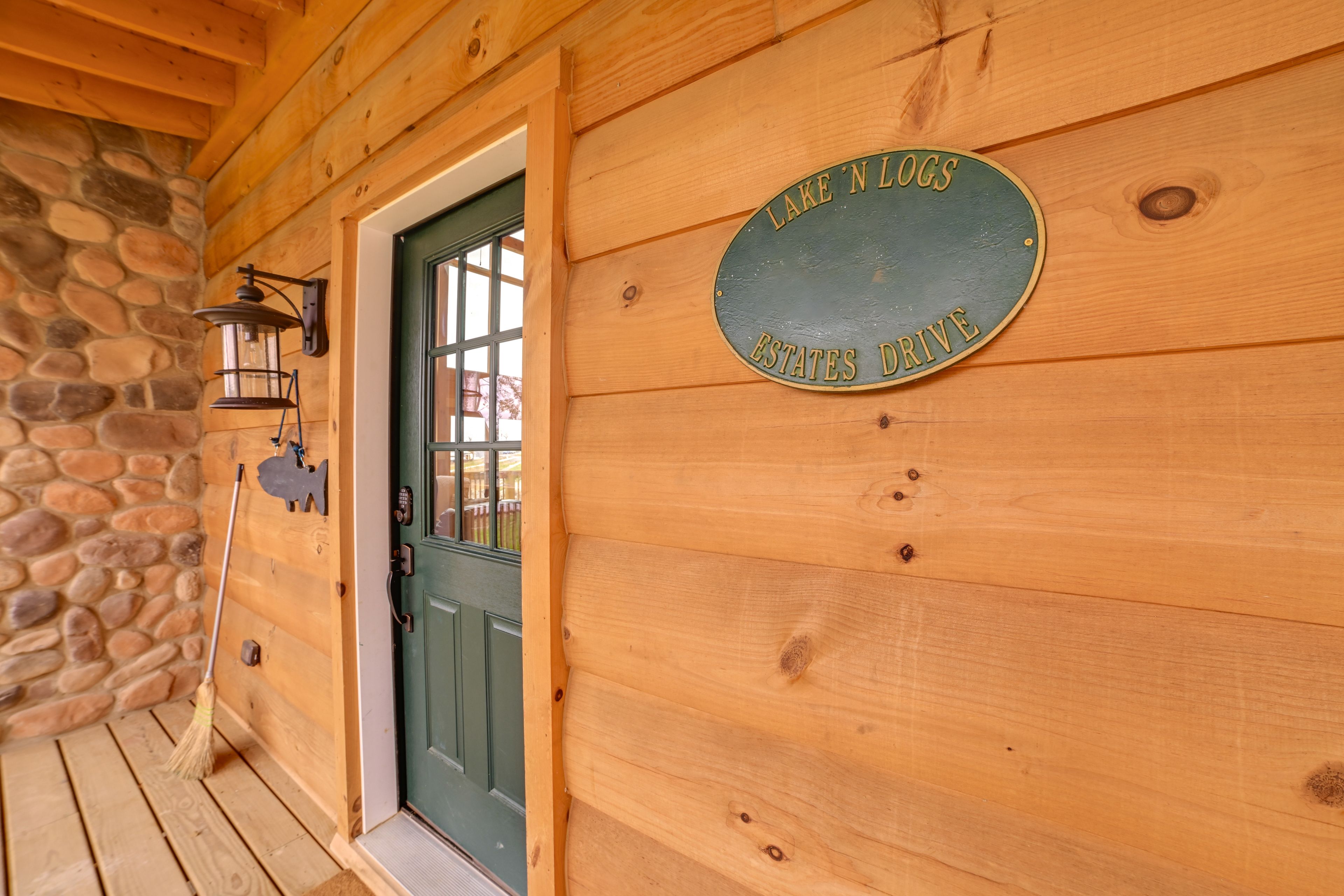 Cabin Exterior | Keyless Entry