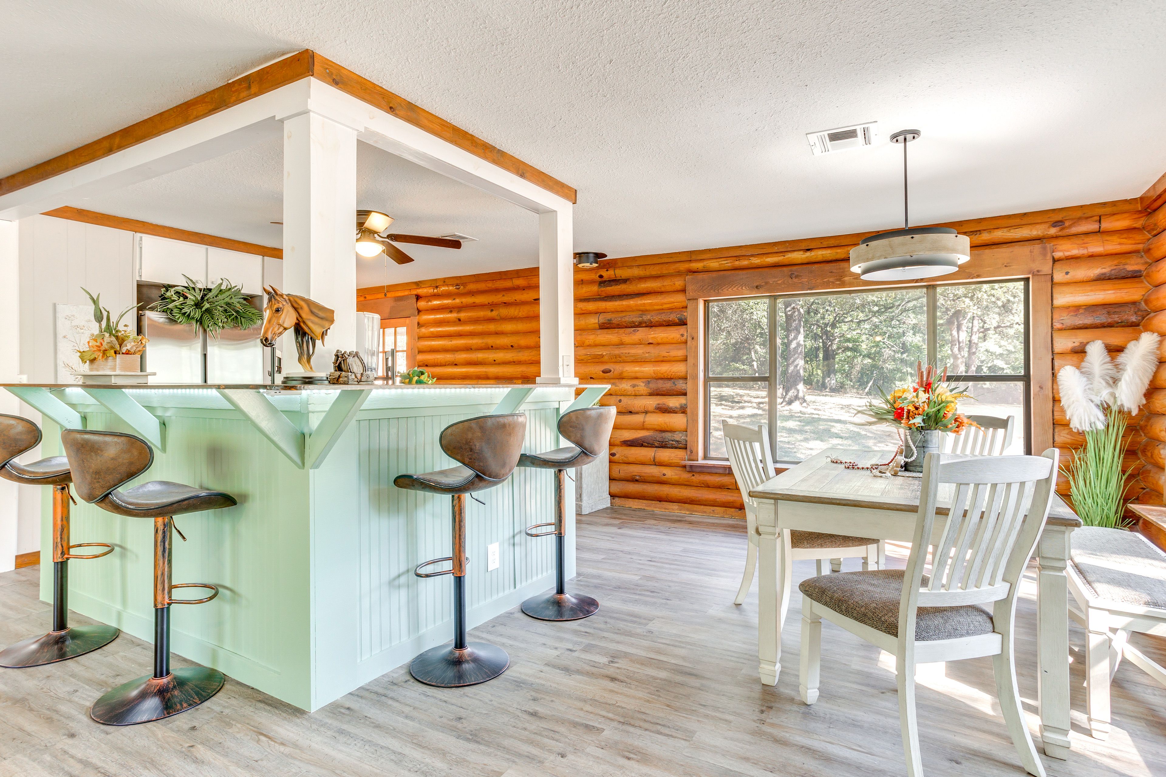 Dining Area | Dishware & Flatware Provided