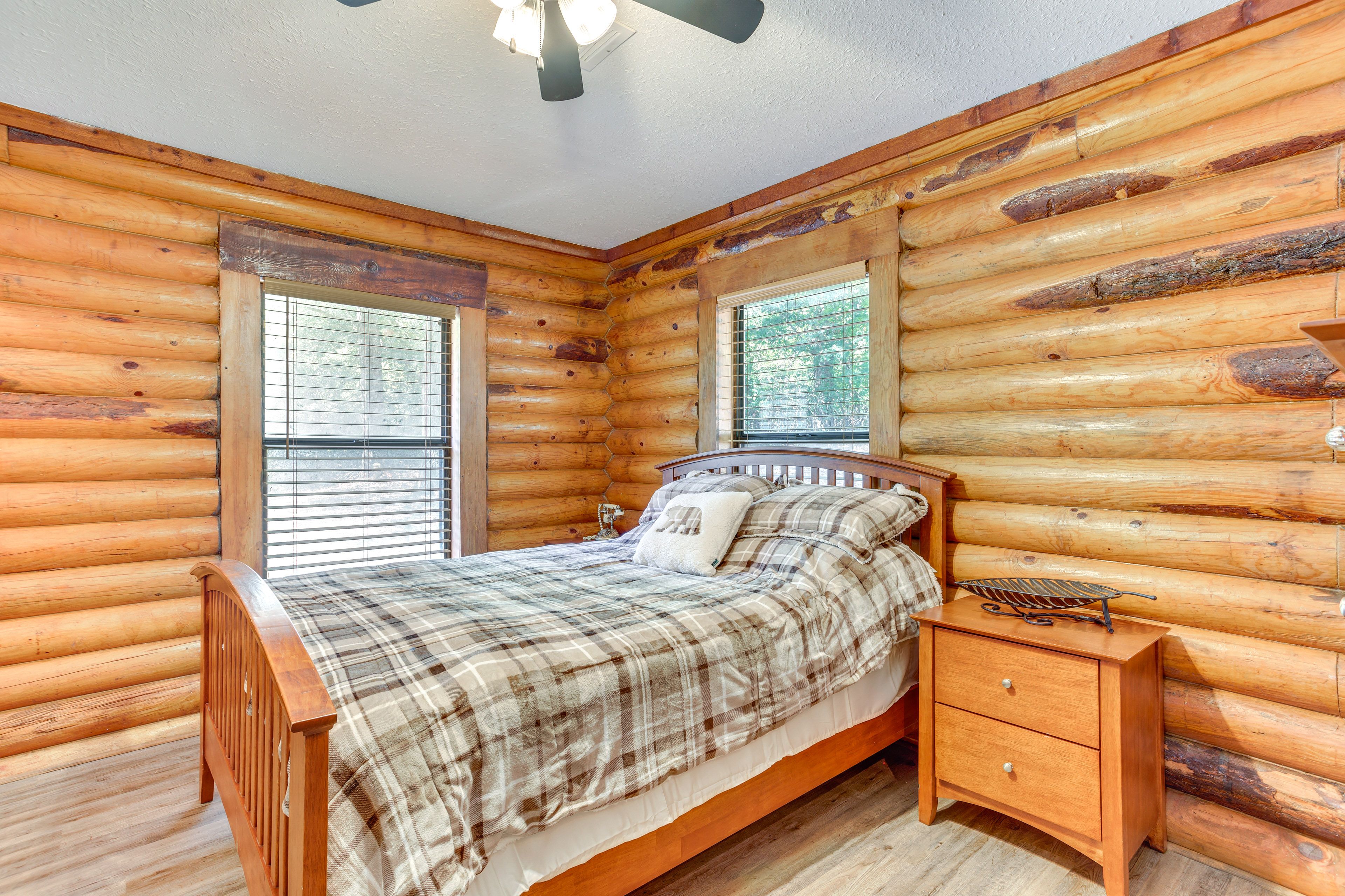 Bedroom 2 | Queen Bed