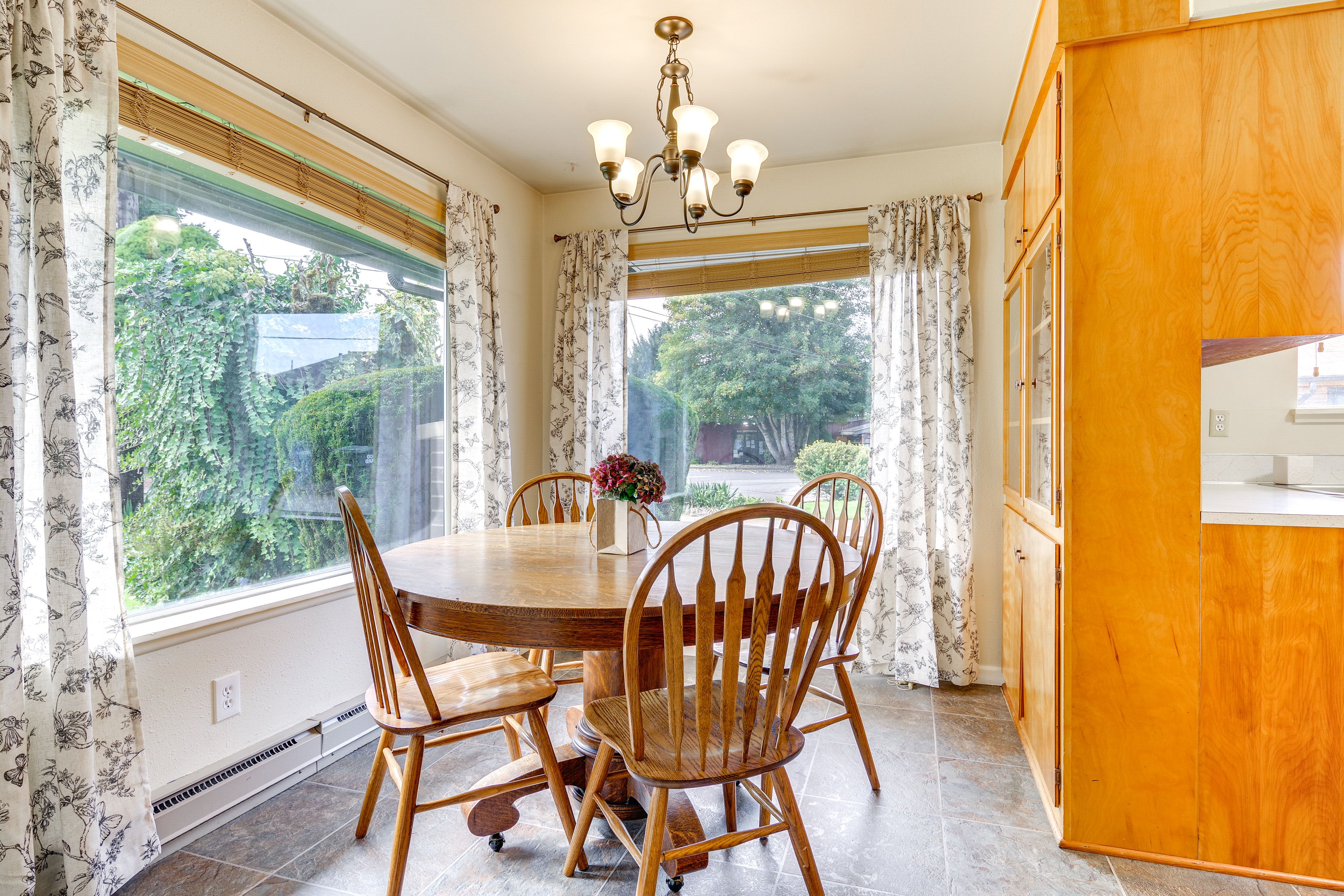 Dining Room | Single-Story Home