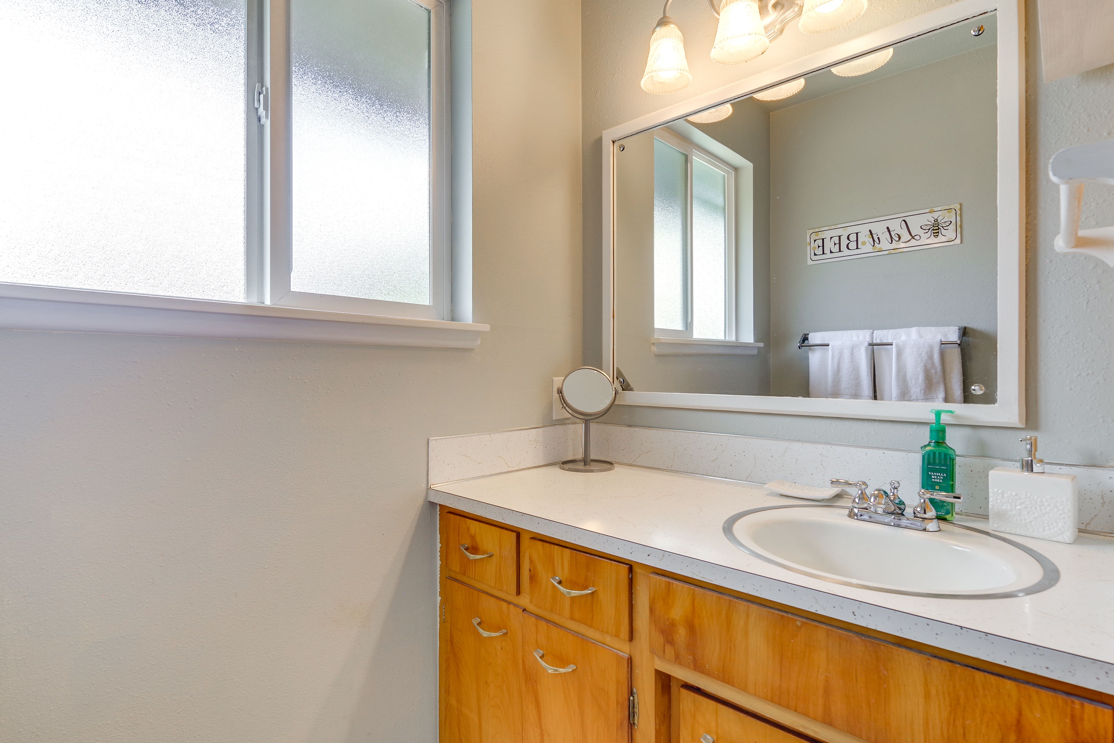 Full Bathroom | Towels Provided