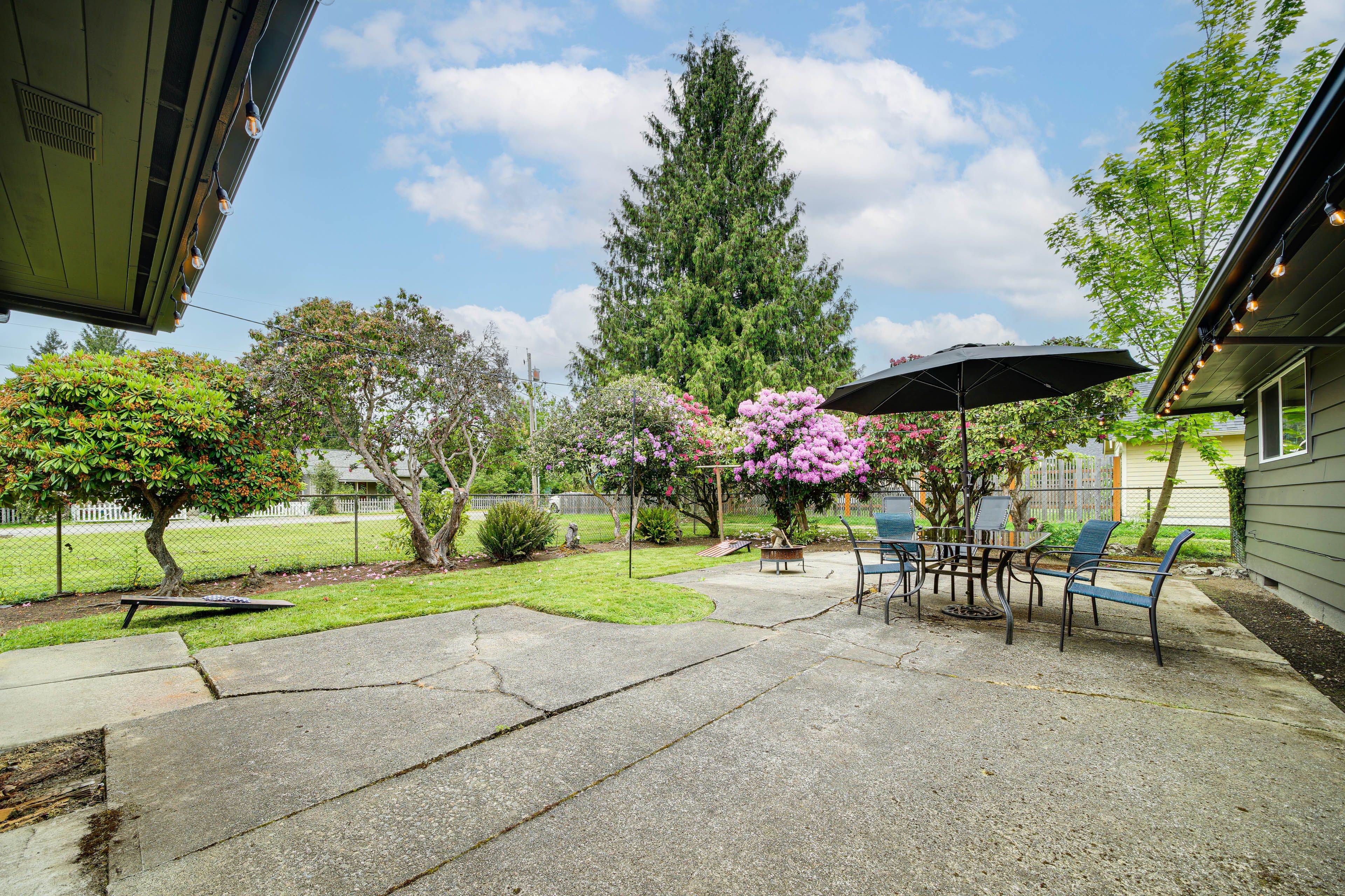 Patio & Backyard | Outdoor Dining | Cornhole
