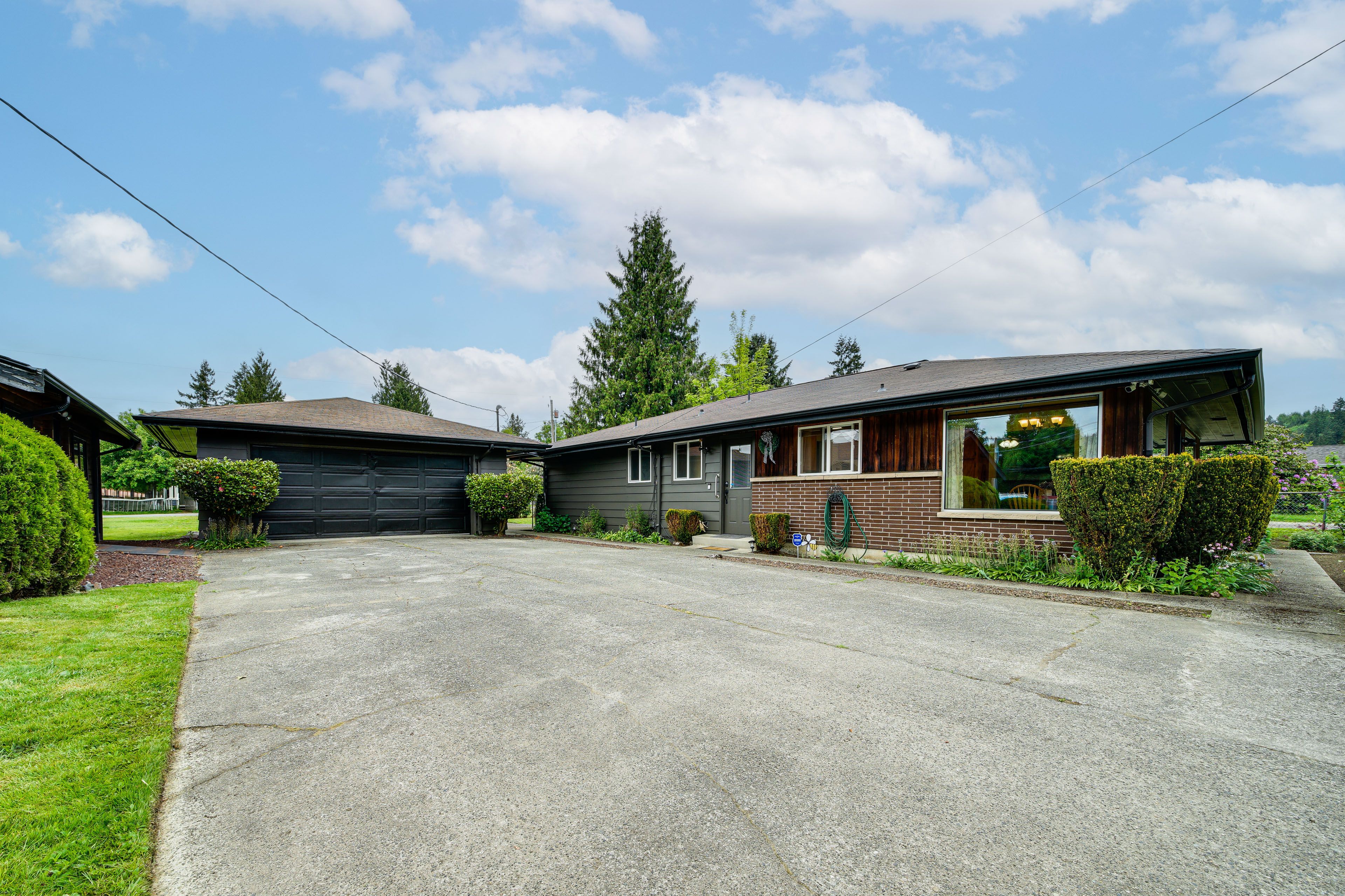 Parking | Driveway (4 Vehicles)