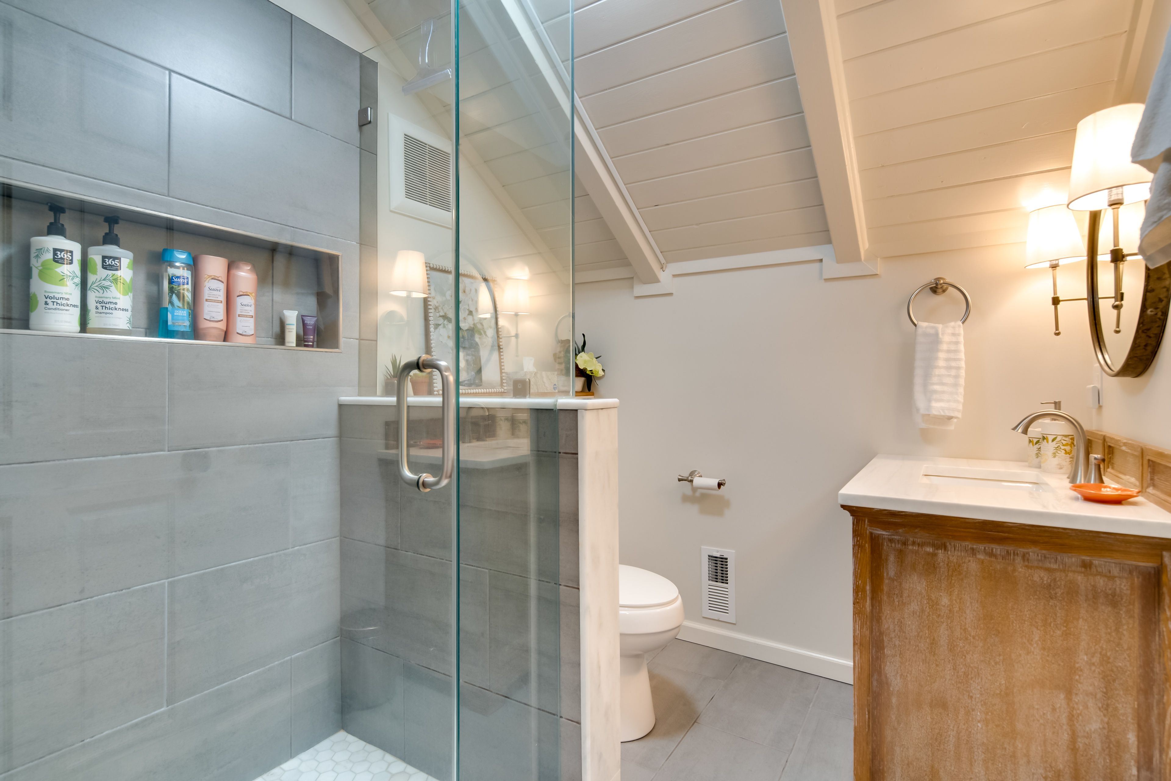 En-Suite Bathroom | Main House | 2nd Floor
