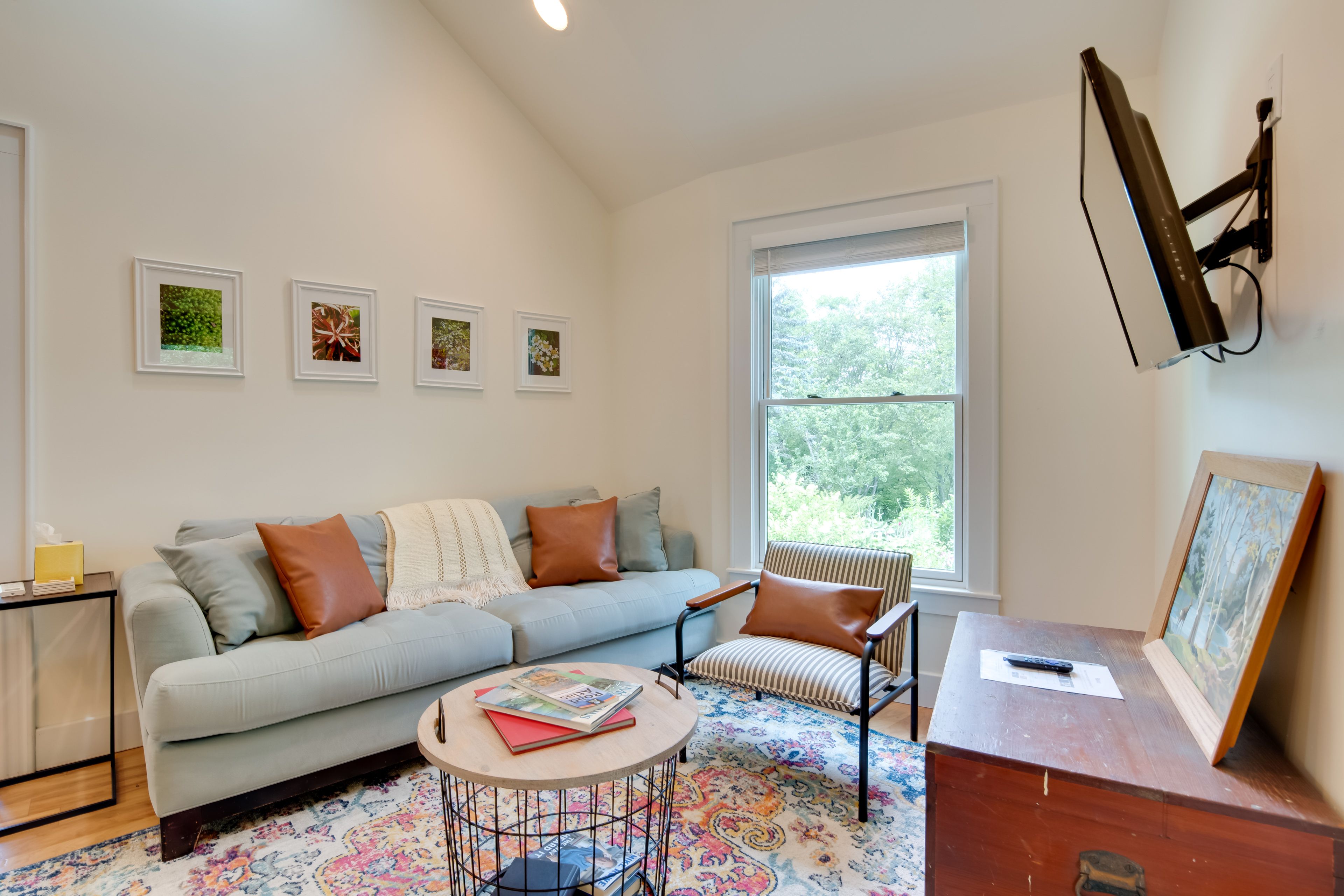 Guest House | Living Area | Twin Sleeper Sofa