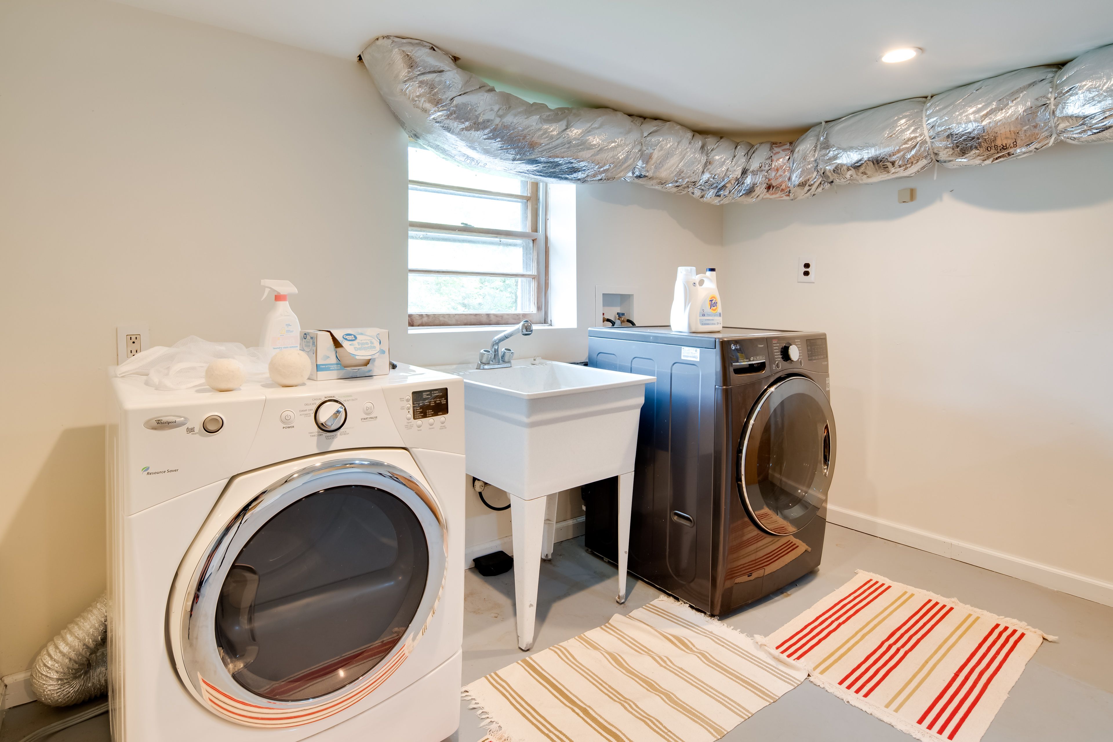 Basement | Washer/Dryer | Pet Wash Station