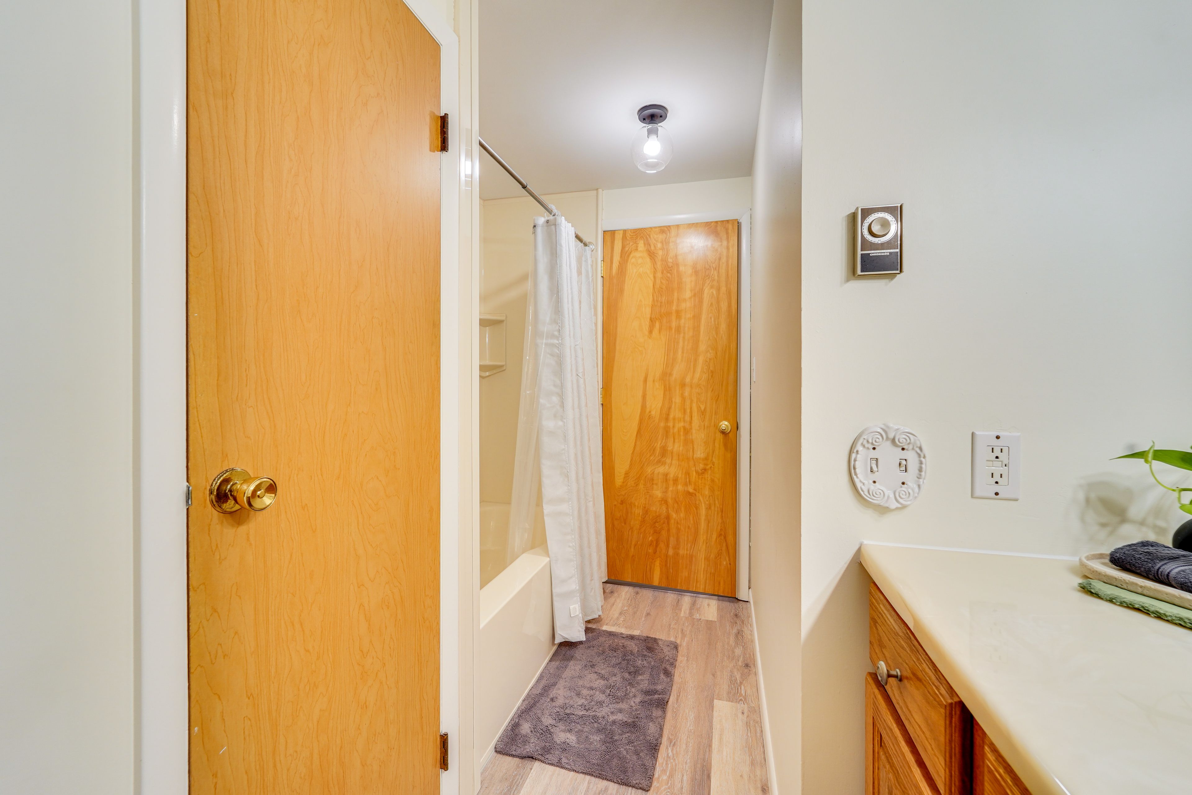Full Bathroom | Complimentary Toiletries