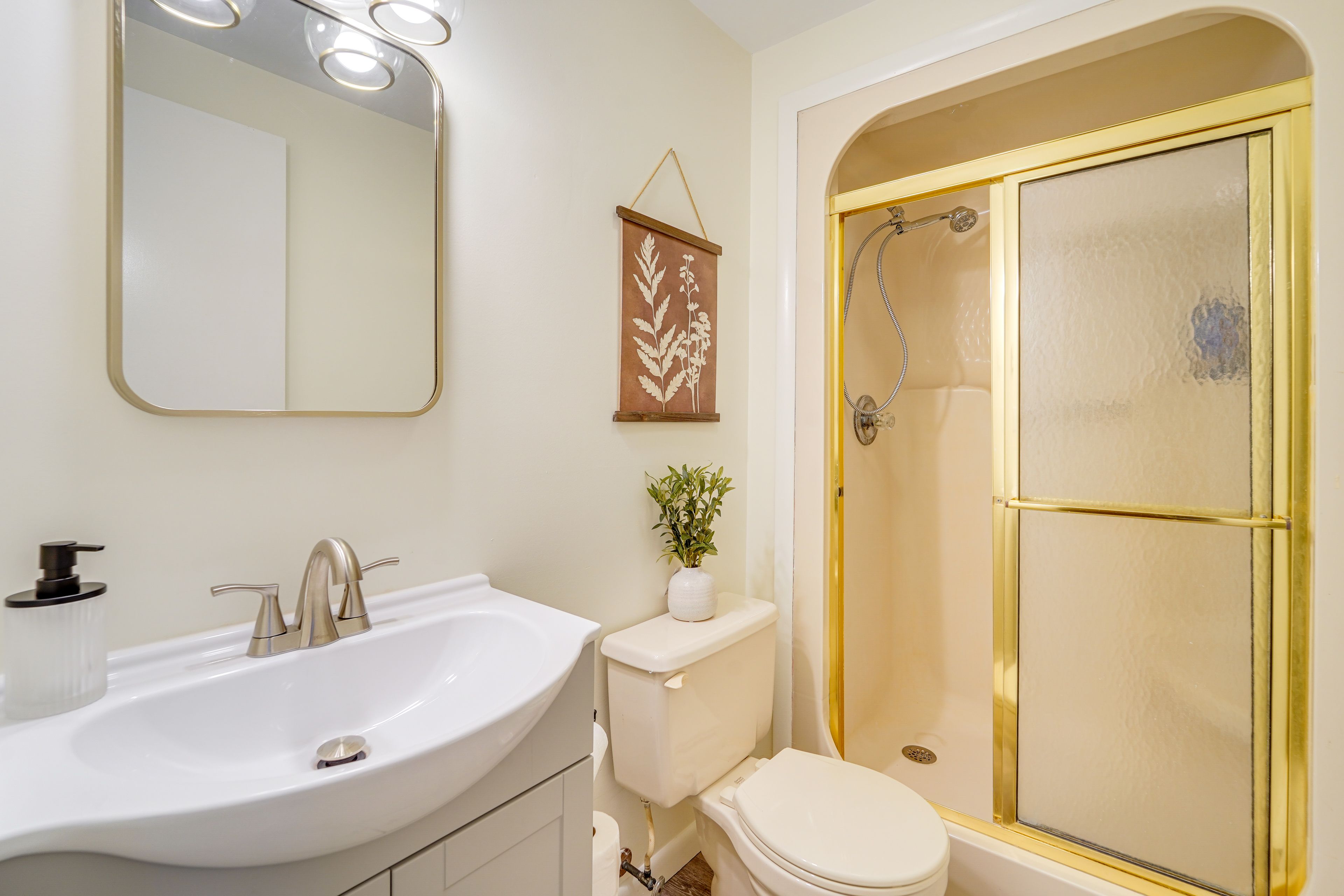 En-Suite Bathroom | Towels Provided