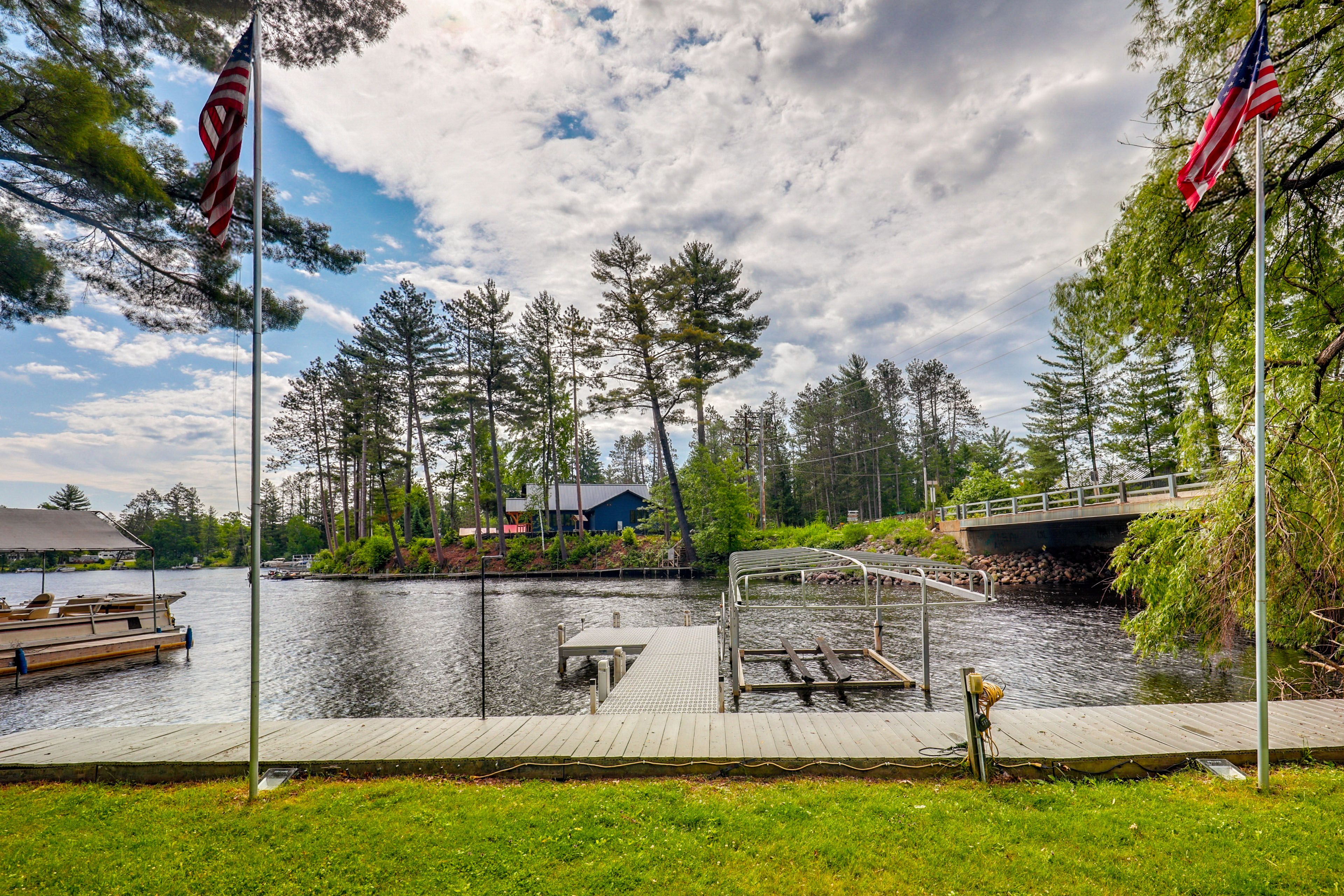Private Dock | Post Lake Access | Kayaks & Paddleboard Provided