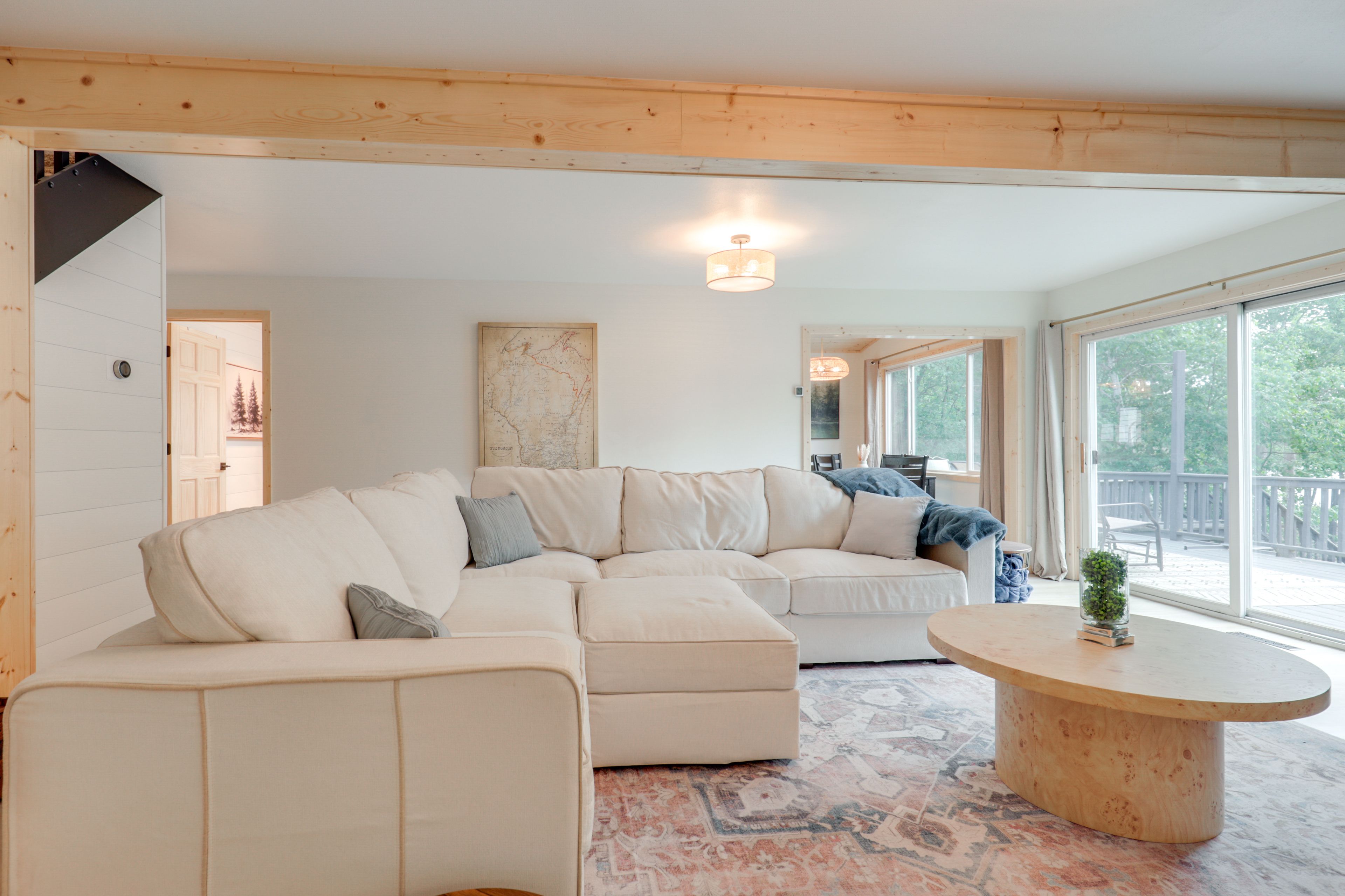 Living Room | 1st Floor | Smart TV | Free WiFi | Gas Fireplace