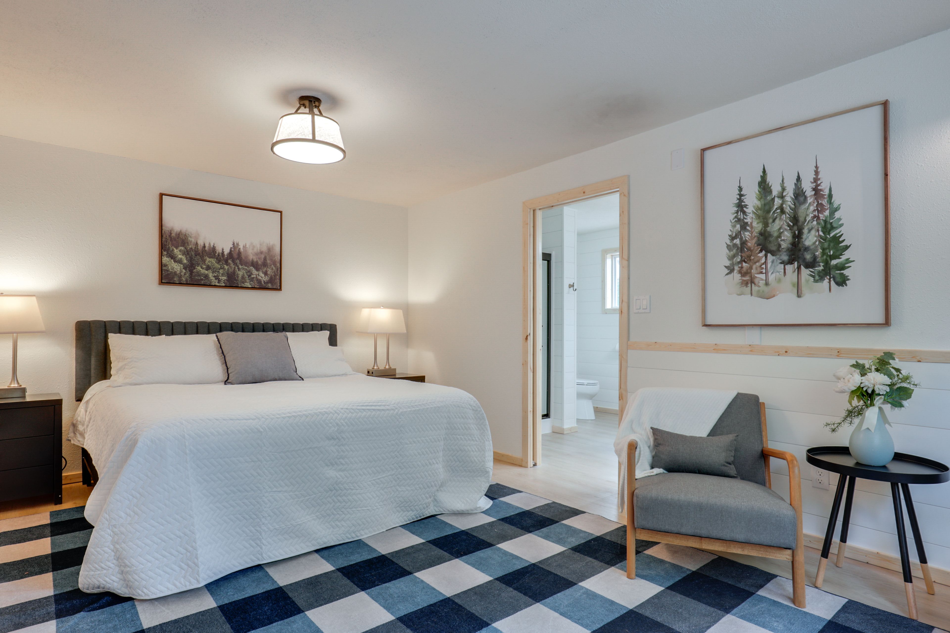 Bedroom 1 | 1st Floor | King Bed | Smart TV | Linens Provided