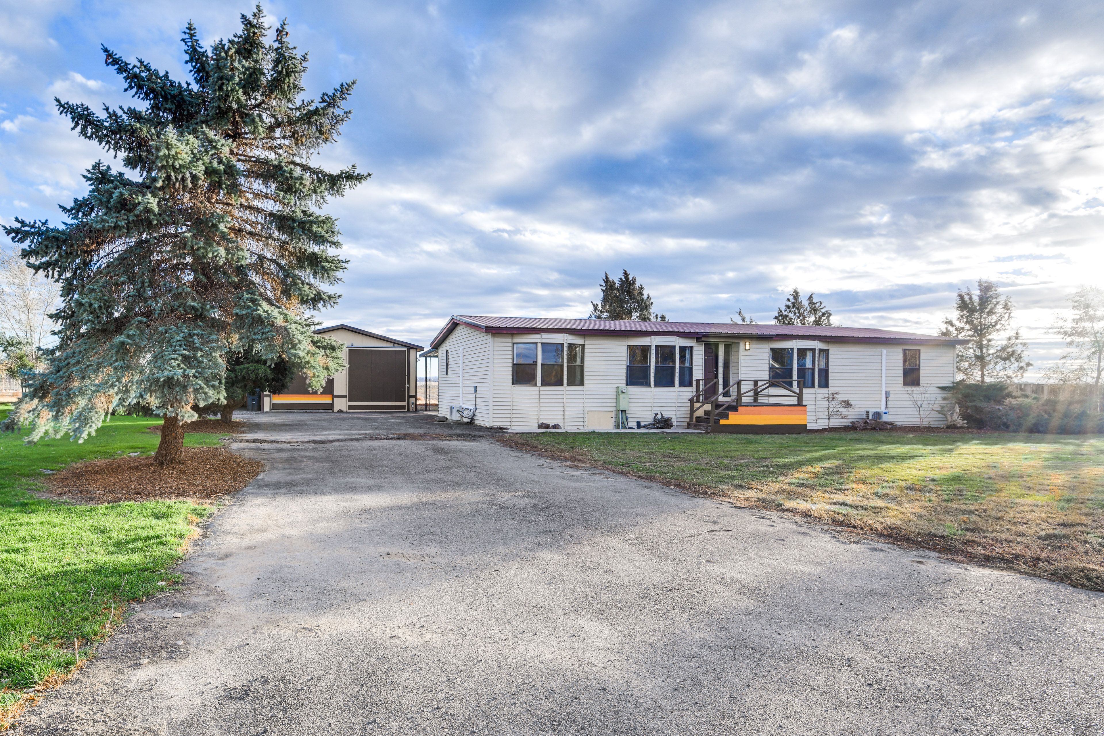 Parking | Carport (1 Vehicle) | Driveway (6 Vehicles) | Trailer Parking