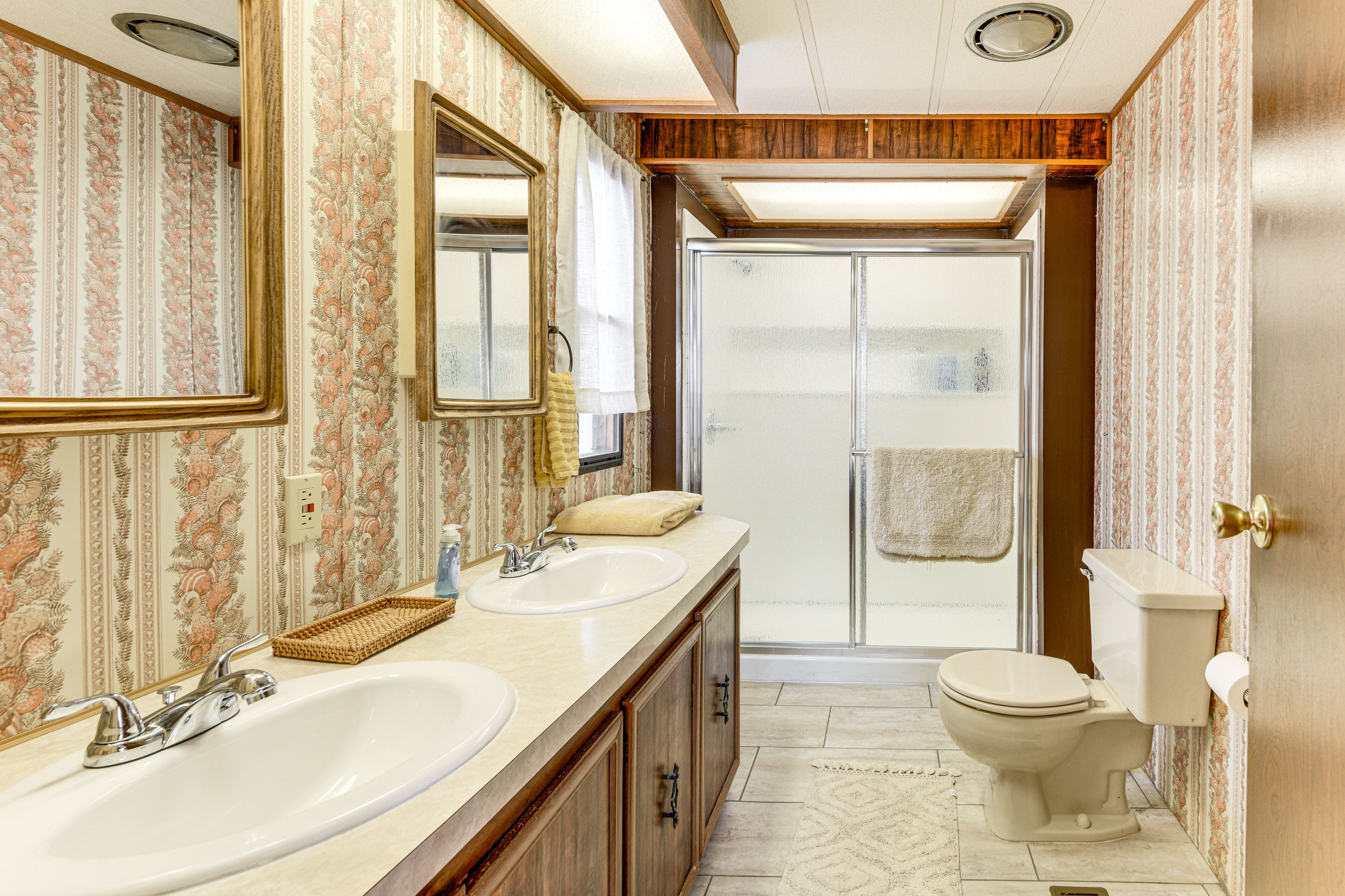 En-Suite Bathroom | Towels Provided