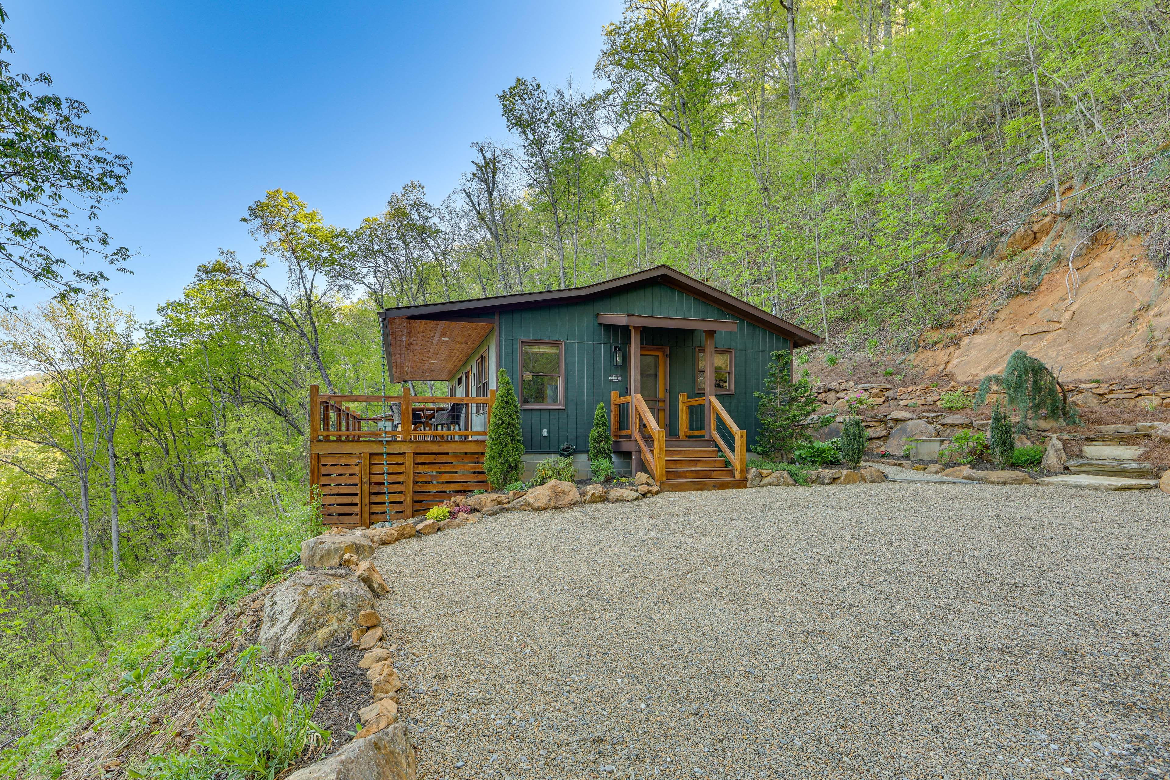 Parking | Driveway (5 Vehicles) | RV/Trailer Parking