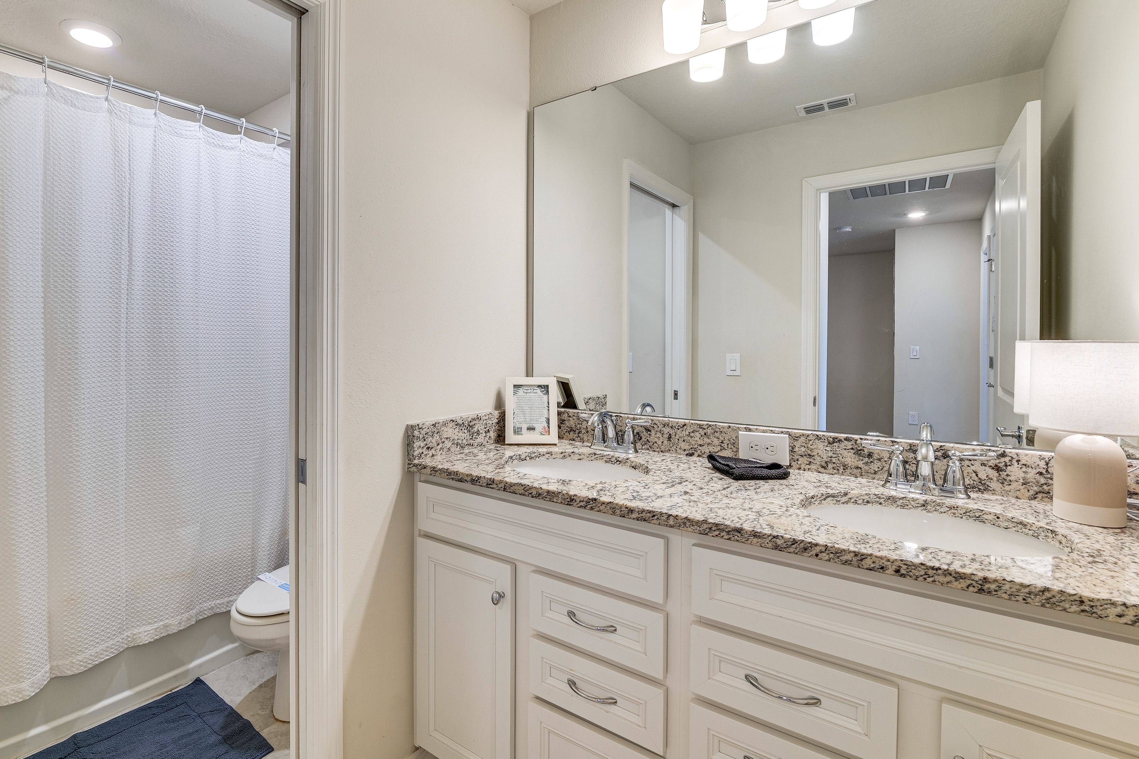 Bathroom | 2nd Floor