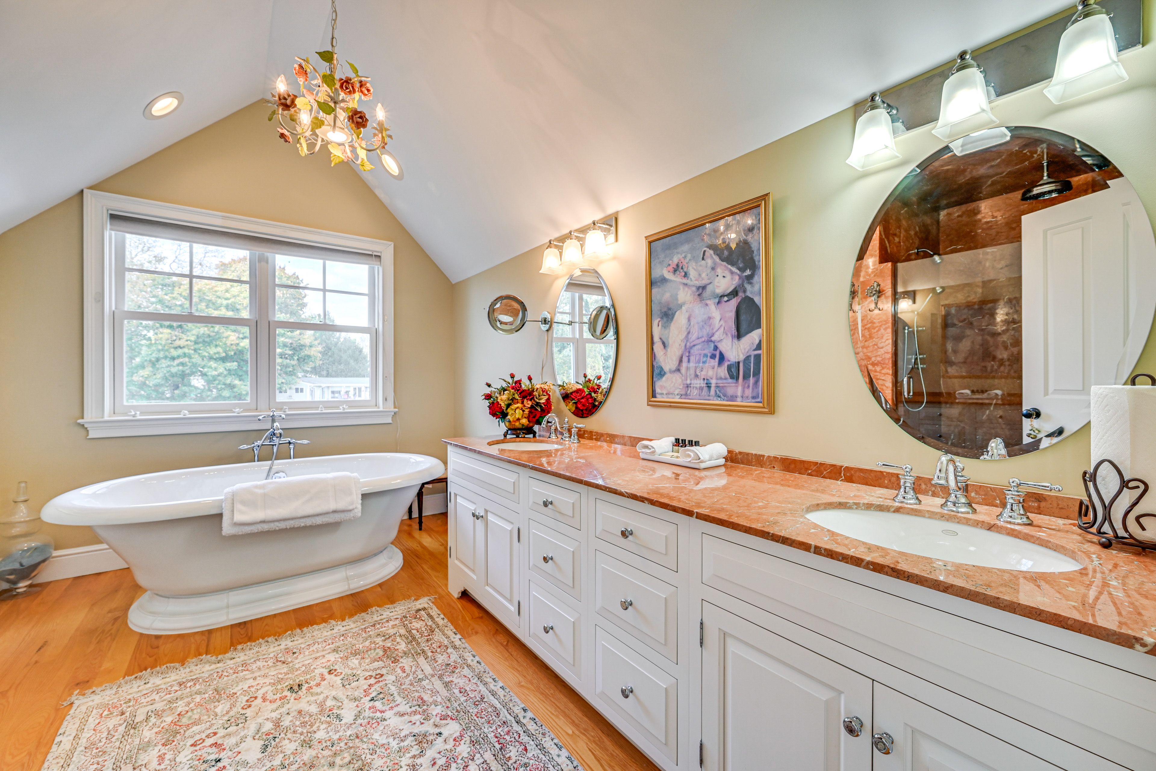 En-Suite Bathroom | 2nd Floor