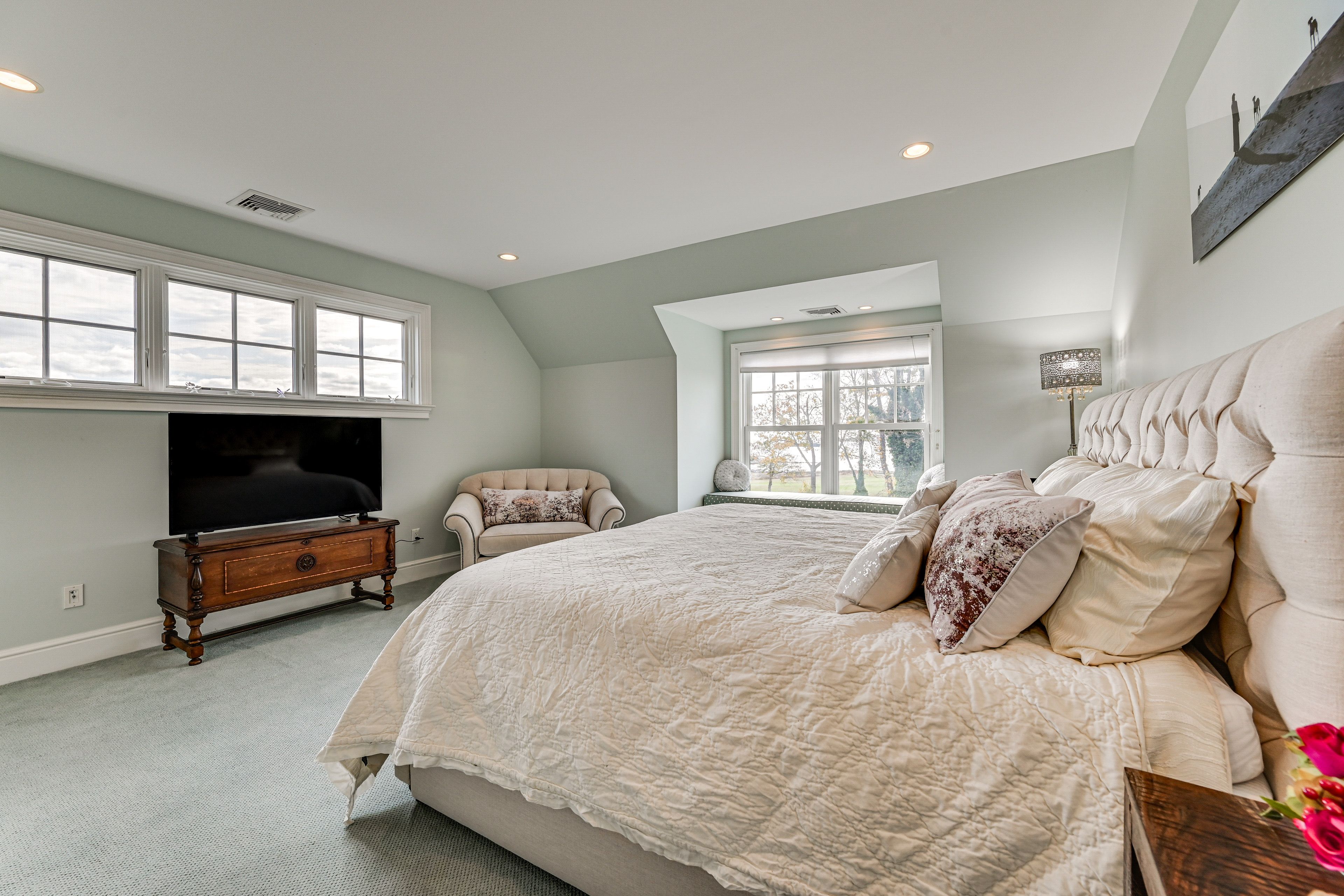 Bedroom 2 | King Bed (Converts to 2 Twin Beds) | 2nd Floor | Smart TV