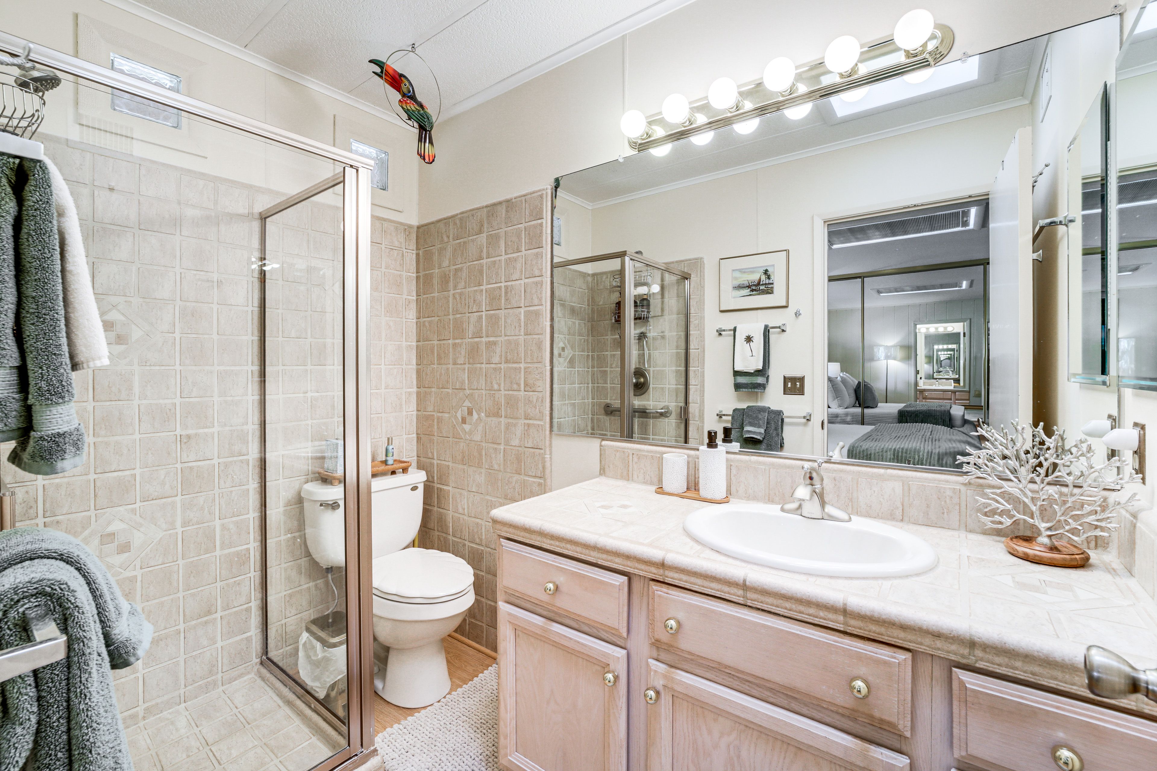 Full Bathroom | Towels Provided