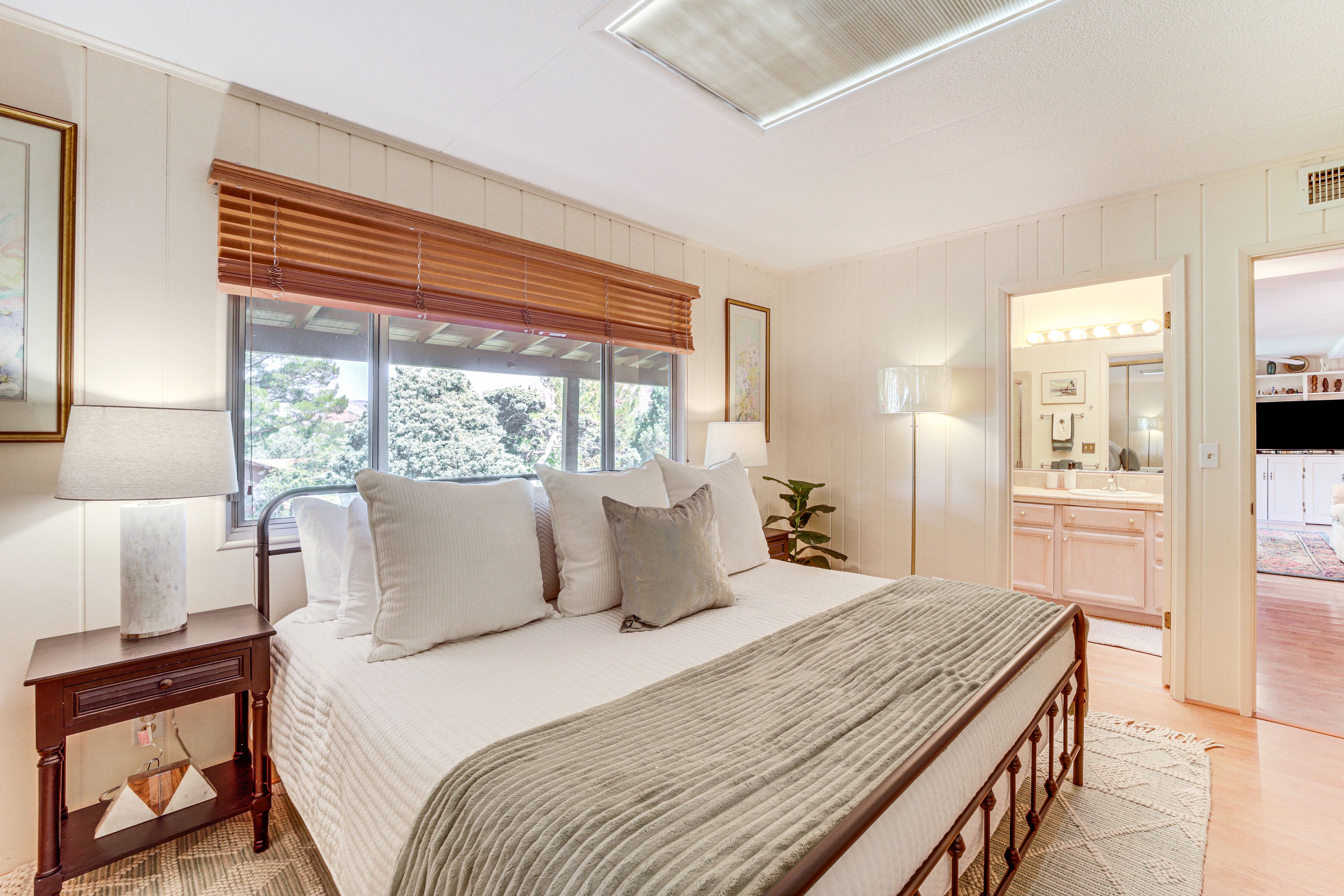 Bedroom 1 | King Bed | En-Suite Bathroom