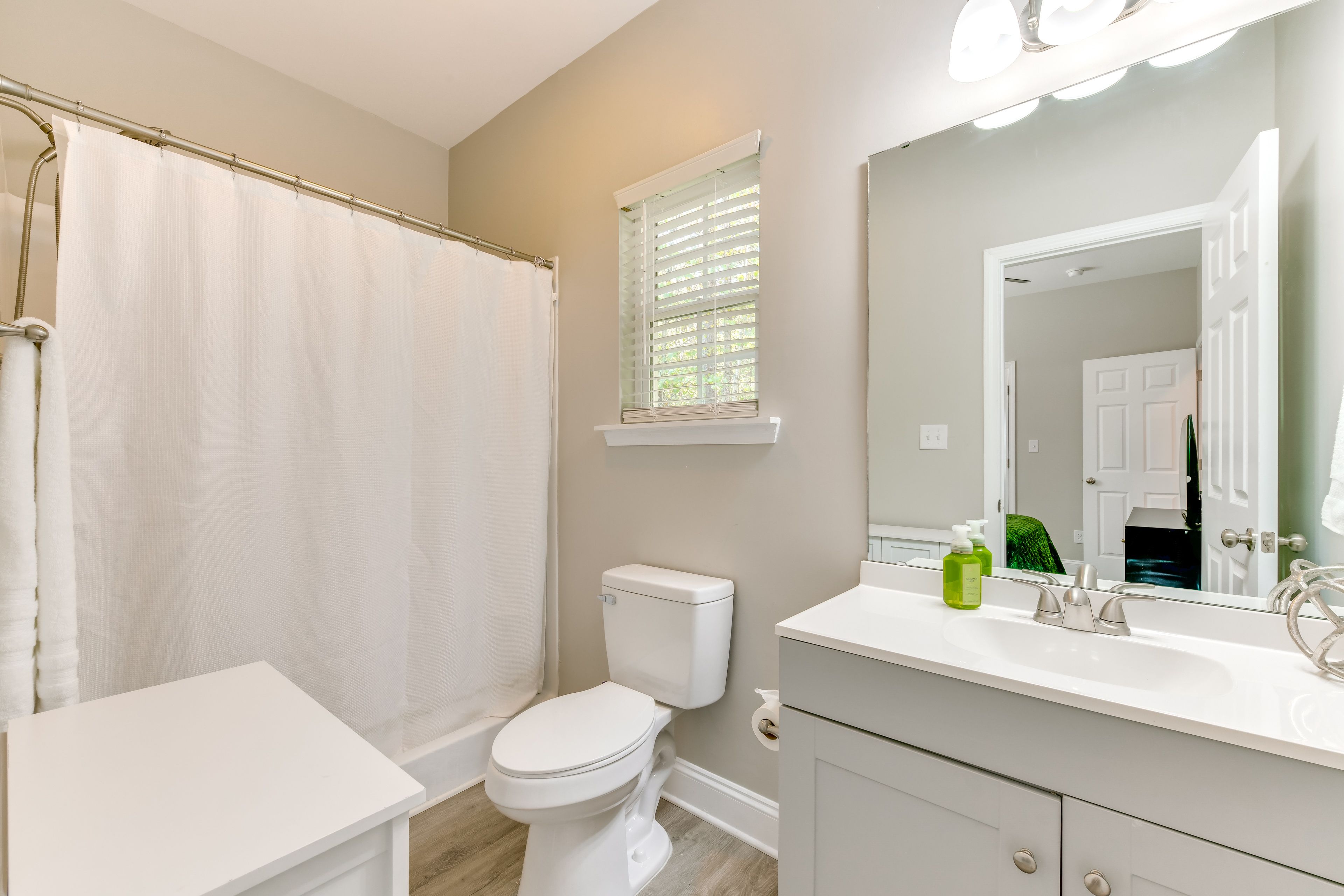 Full Bathroom | Hair Dryer