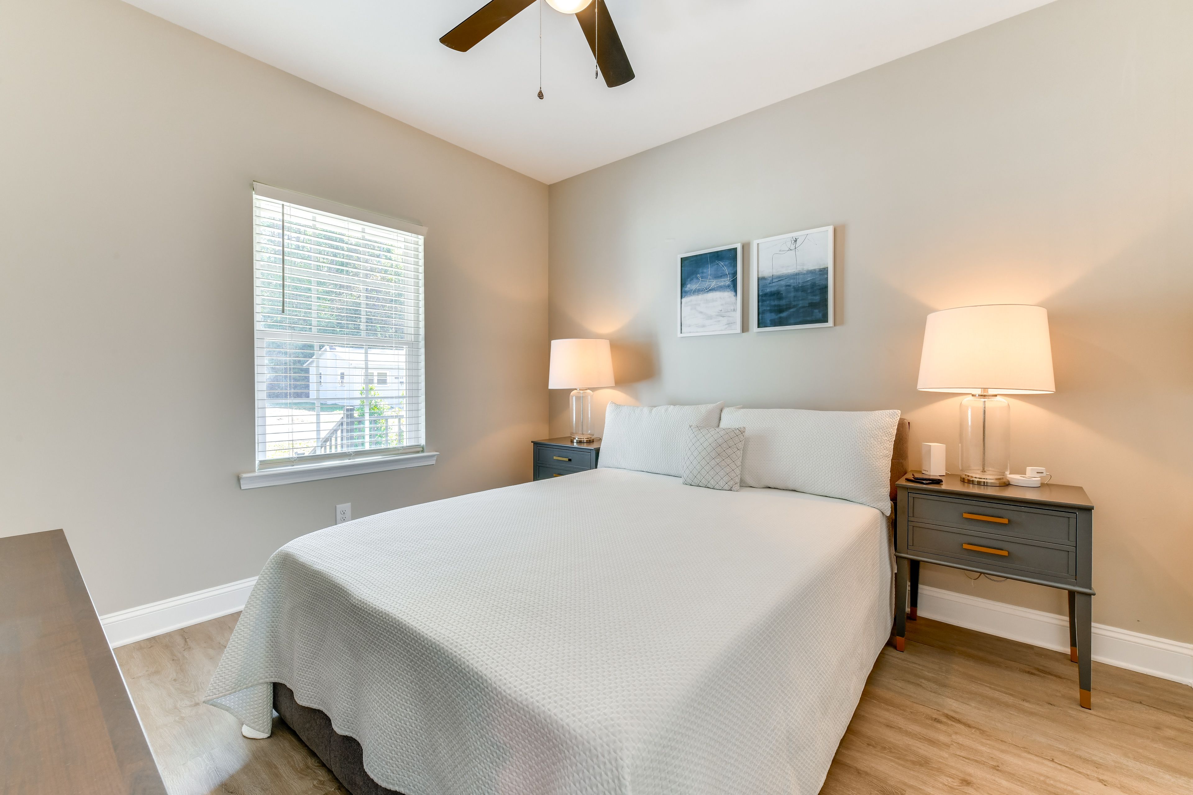 Bedroom 2 | Queen Bed | Smart TV | Ceiling Fan