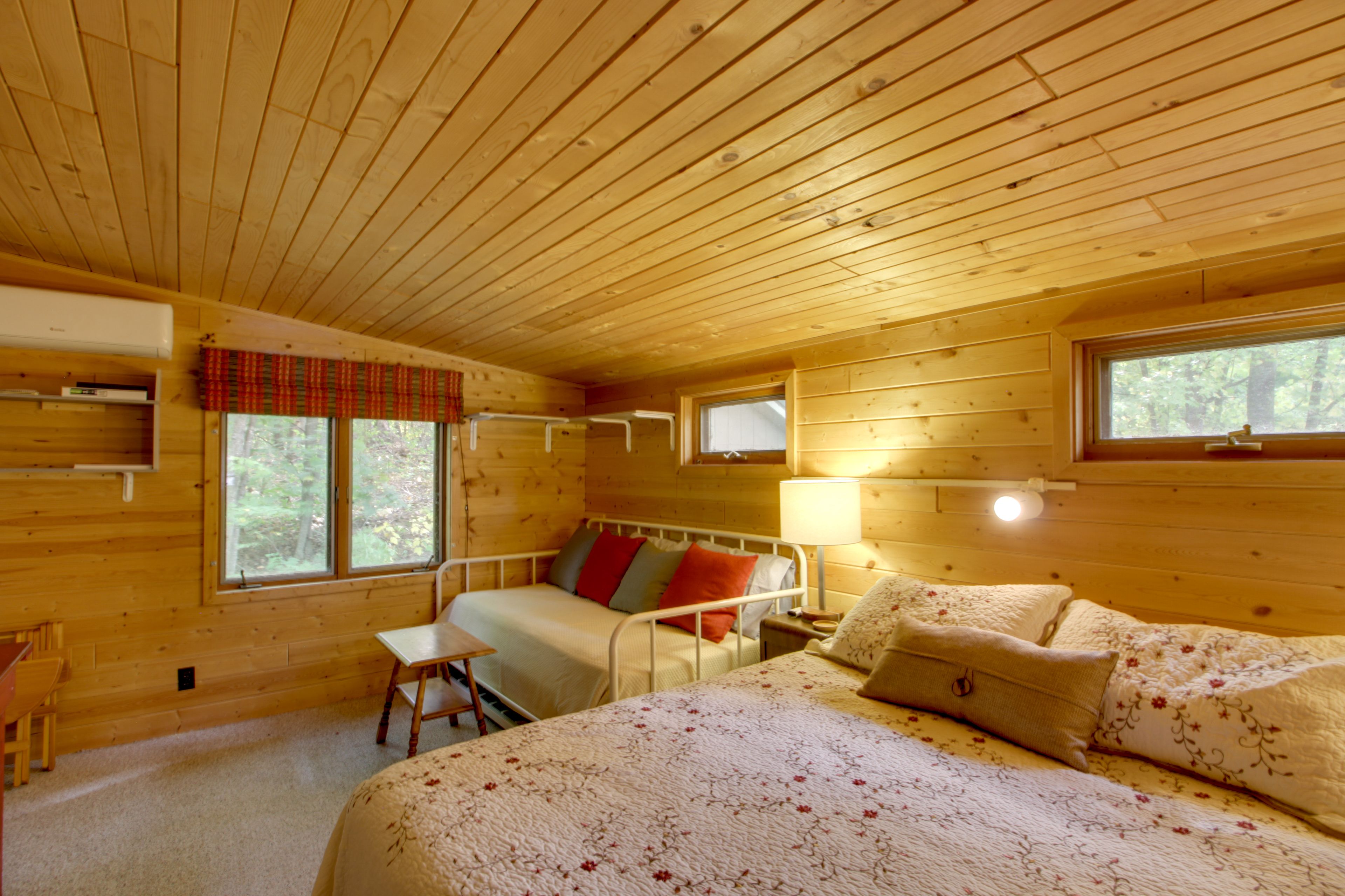 Bedroom | 1st Floor | Queen Bed | Twin Daybed w/ Twin Trundle