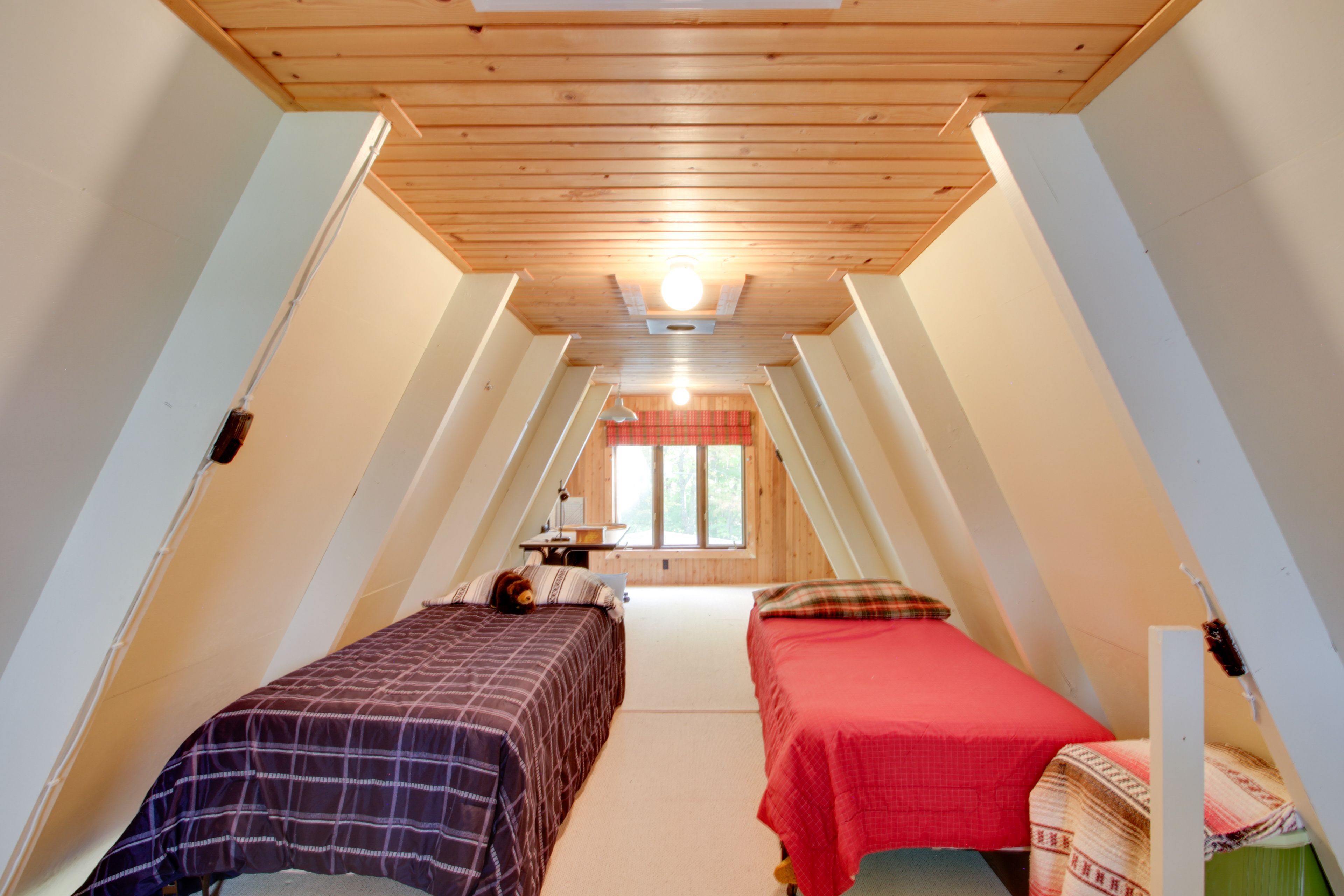 Loft | 2nd Floor | 2 Twin Beds