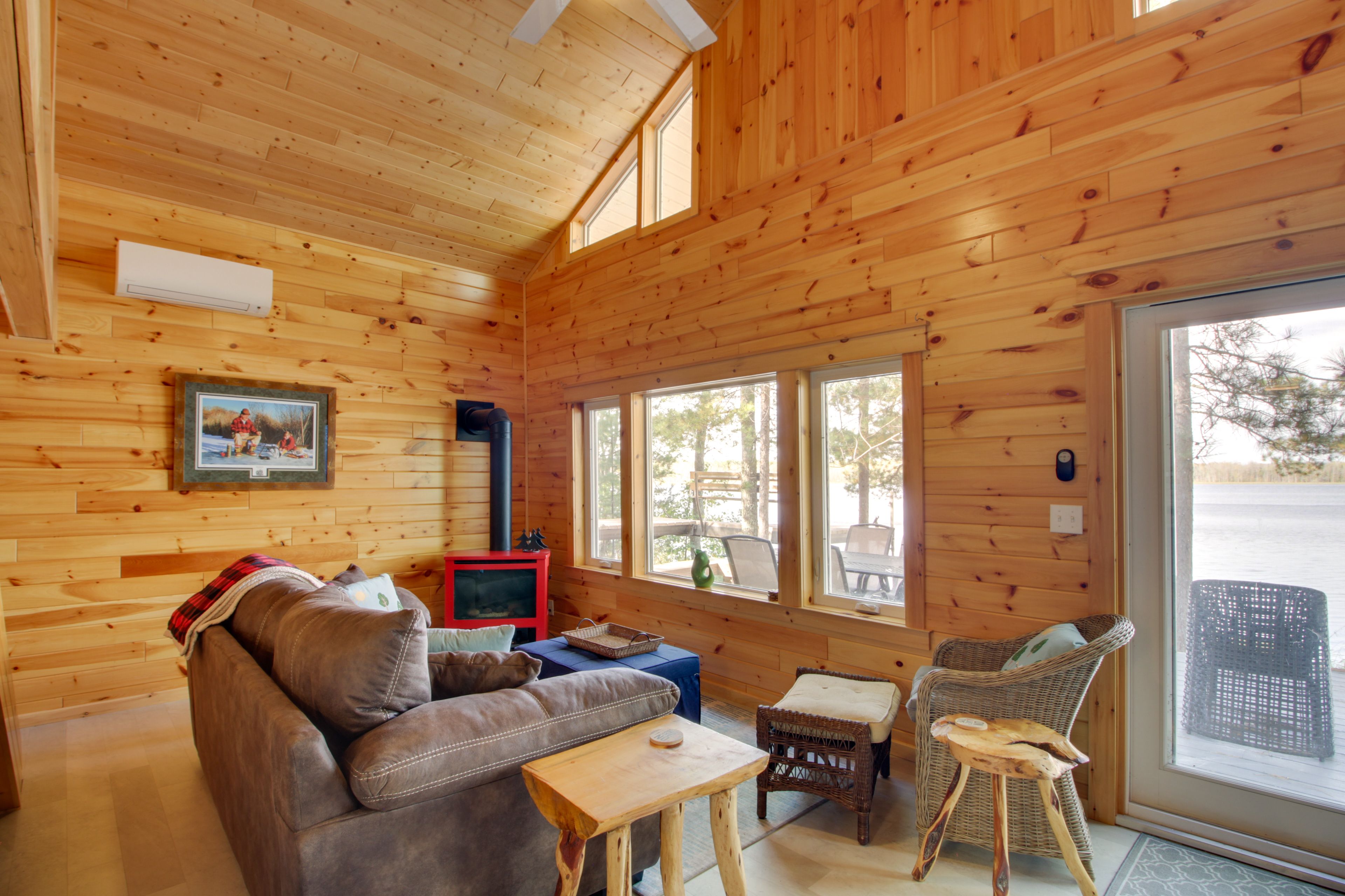 Living Room | 1st Floor | Twin Sleeper Sofa | Fireplace | Free WiFi