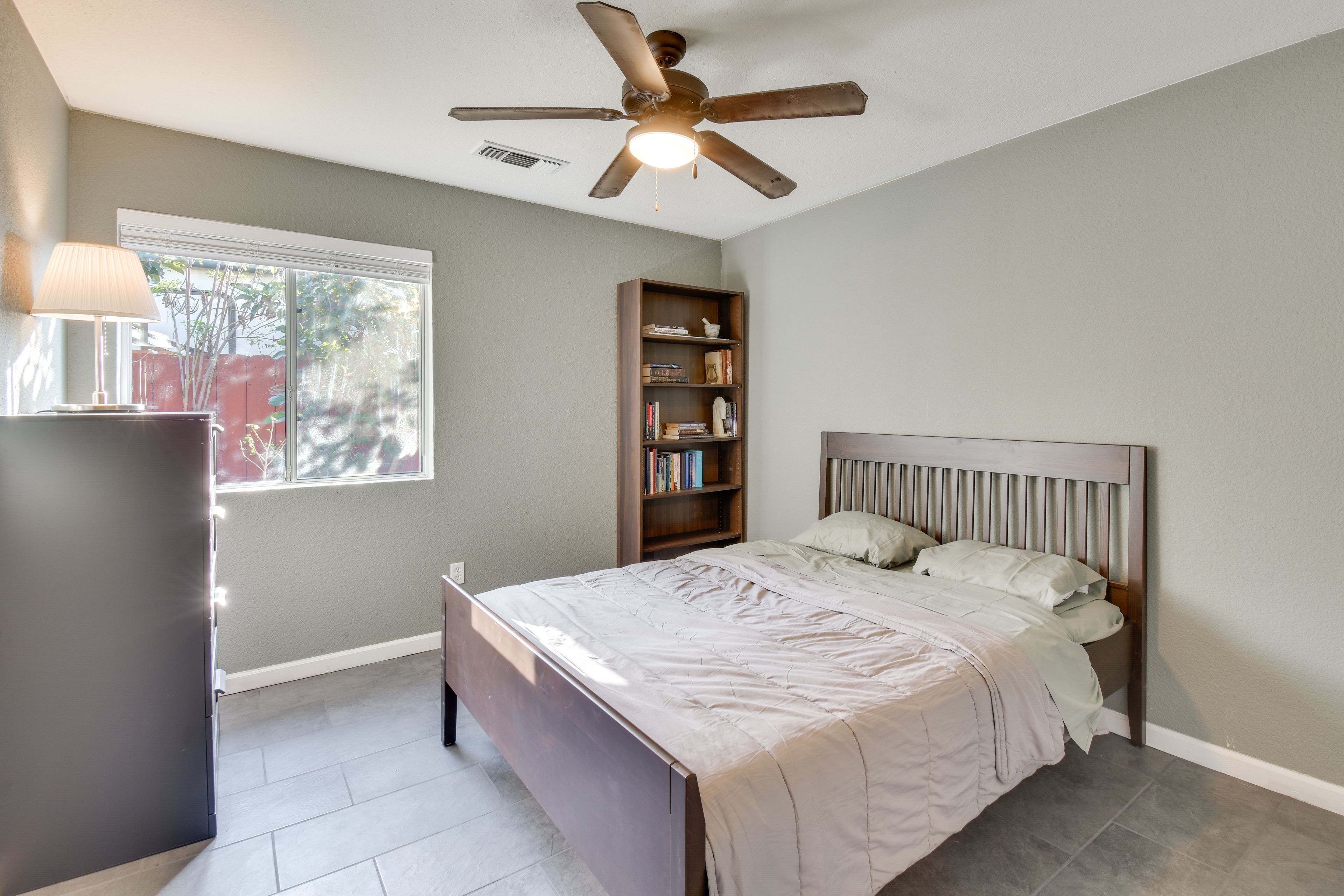 Bedroom 1 | Queen Bed