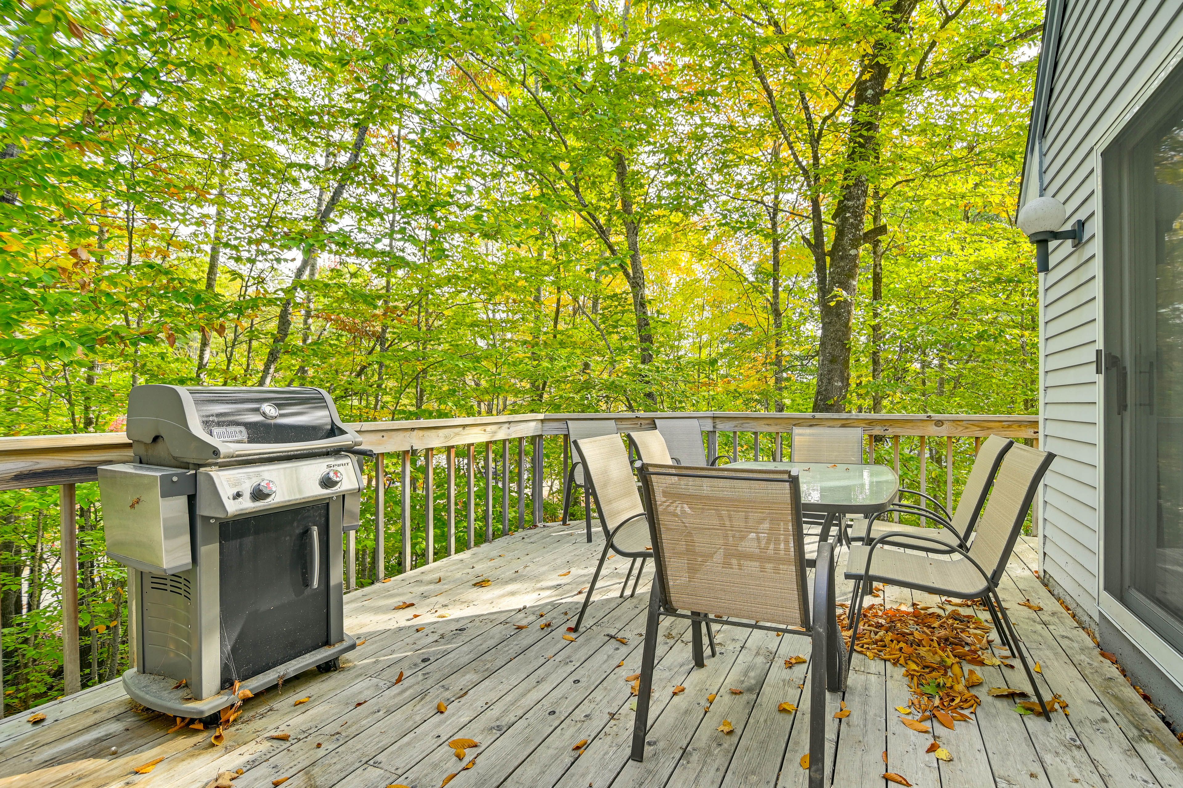 Deck | Outdoor Dining Area | Gas Grill