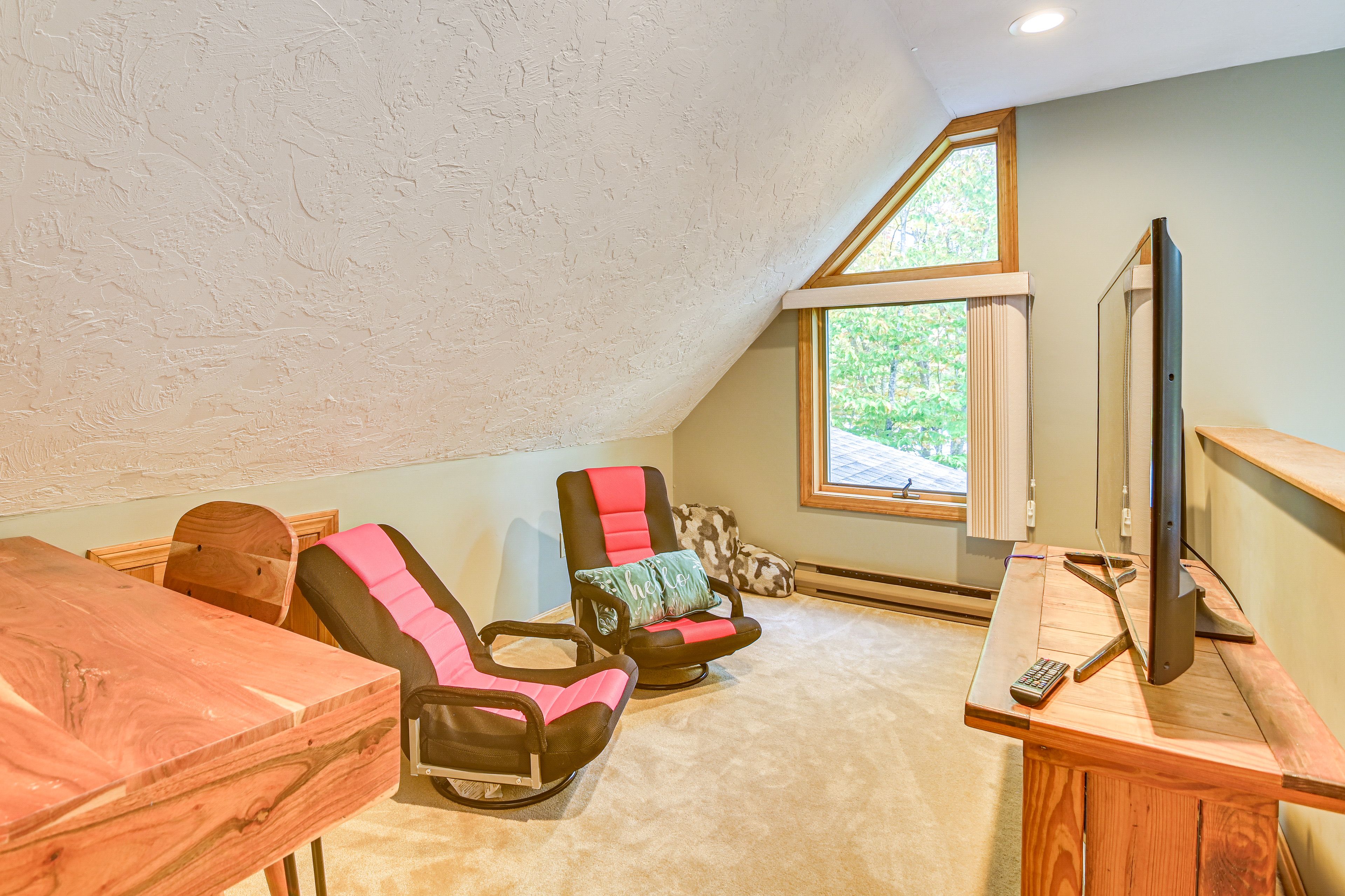 Loft | Laptop-Friendly Workspace