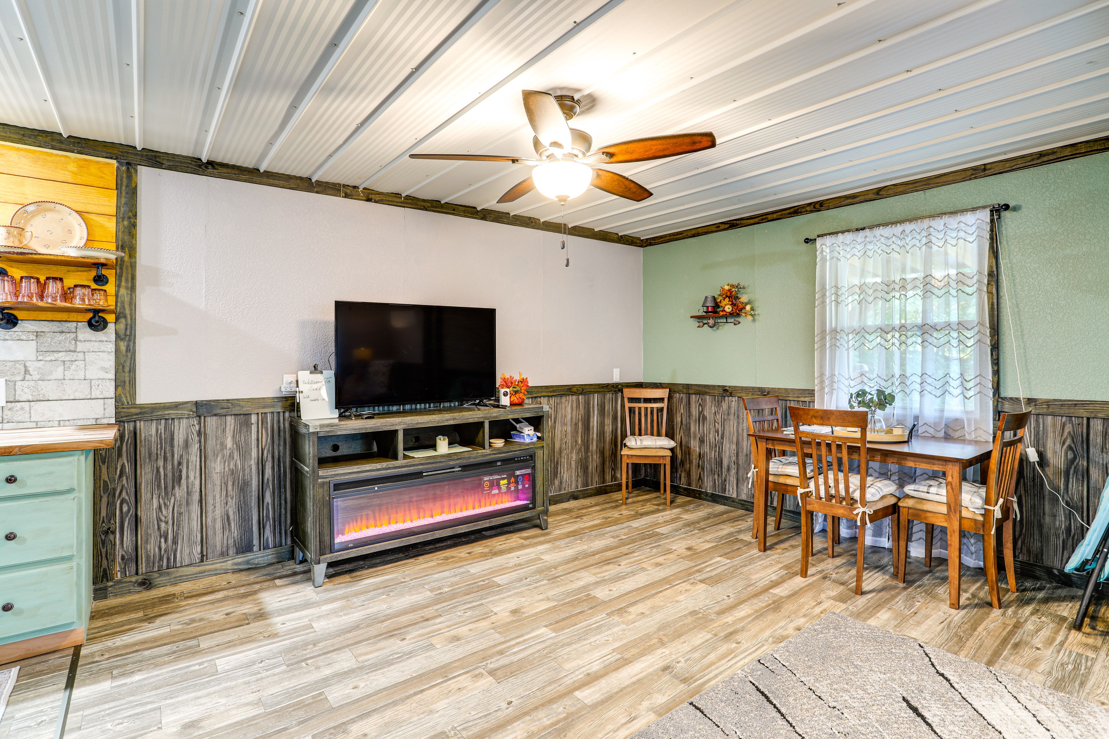 Dining Area | Dishware/Flatware | Trash Bags/Paper Towels