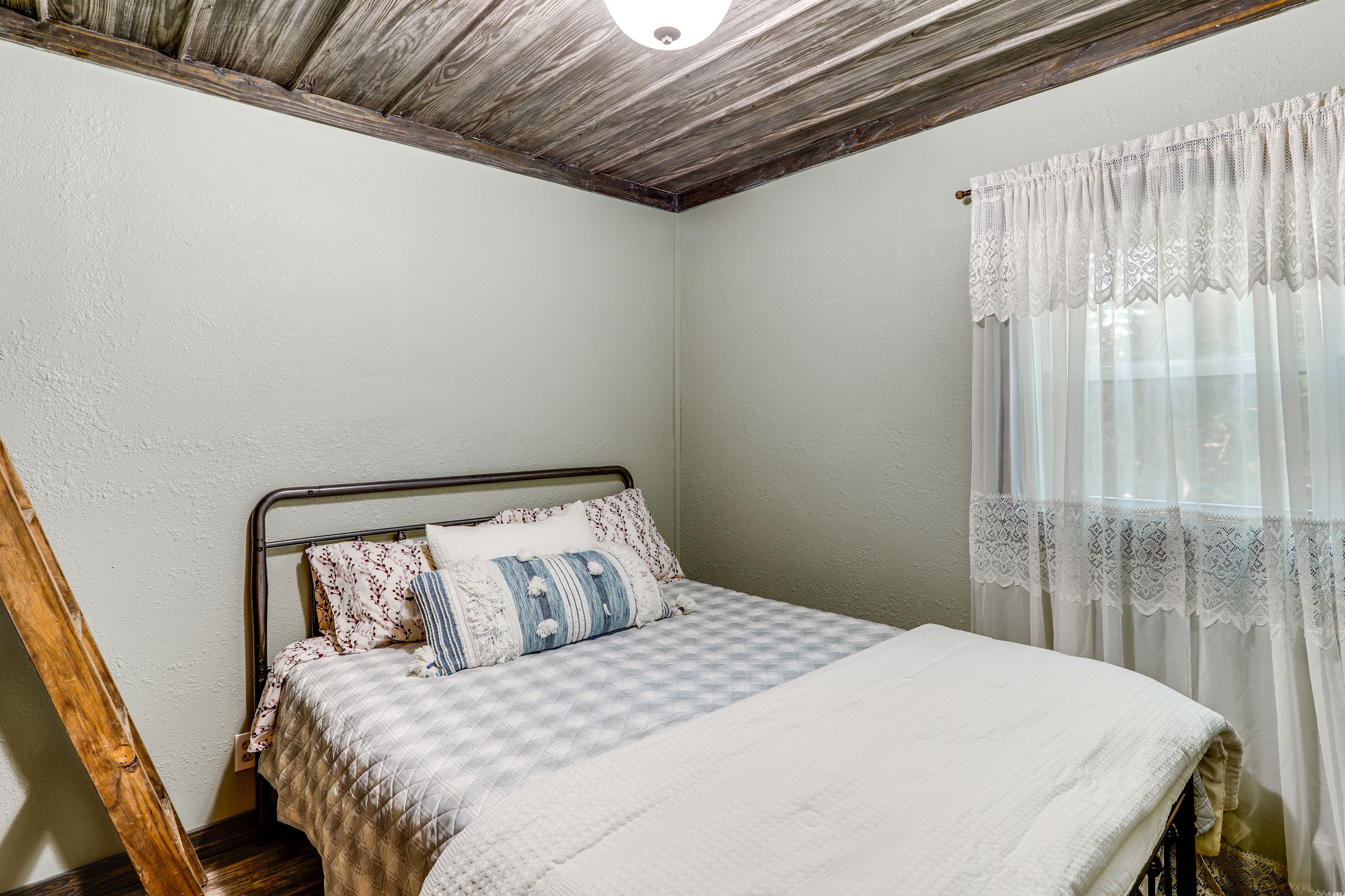 Bedroom 2 | Queen Bed | Twin Bunk Bed | Hangers