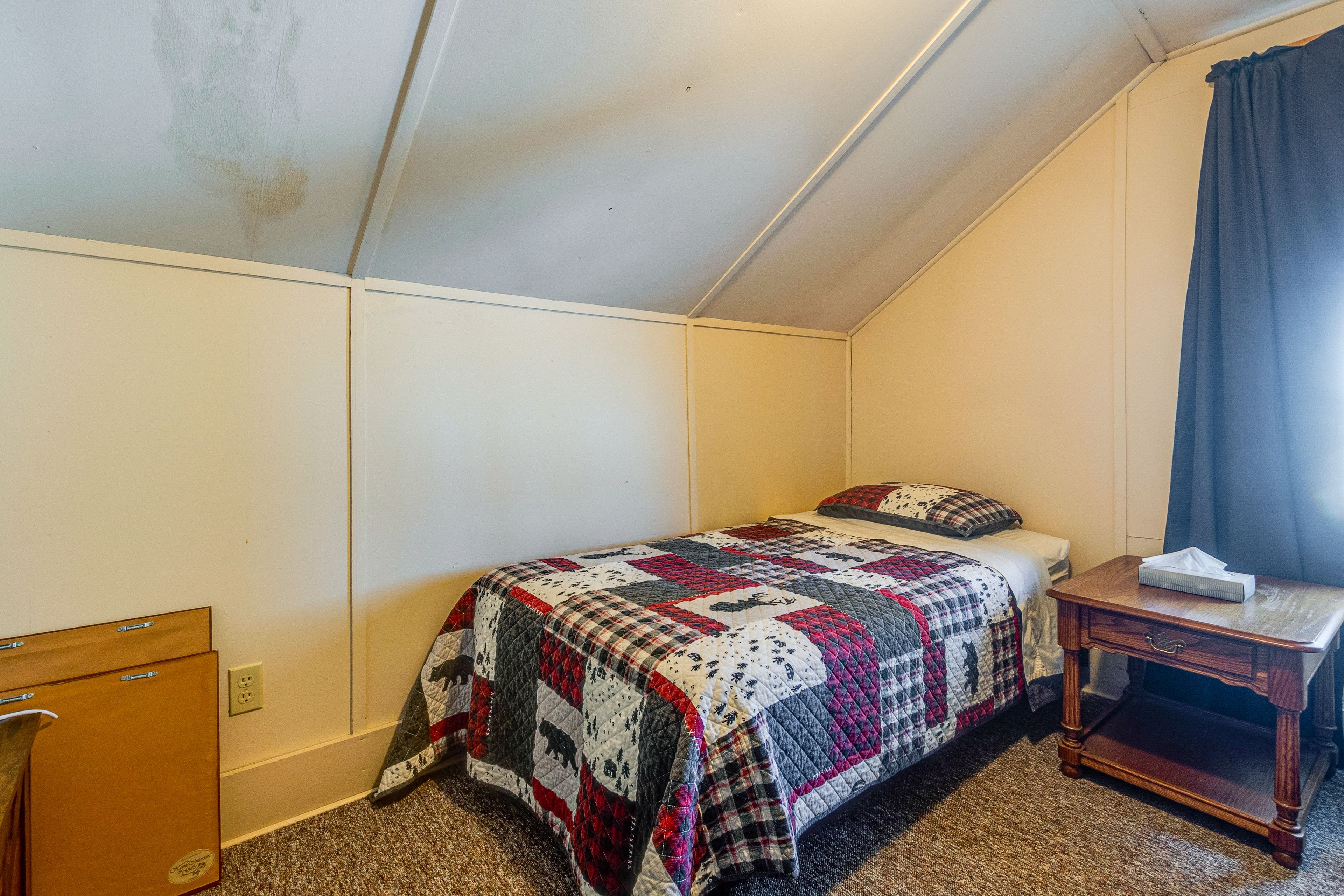 Bedroom 4 | 2 Twin Beds | 2nd Floor