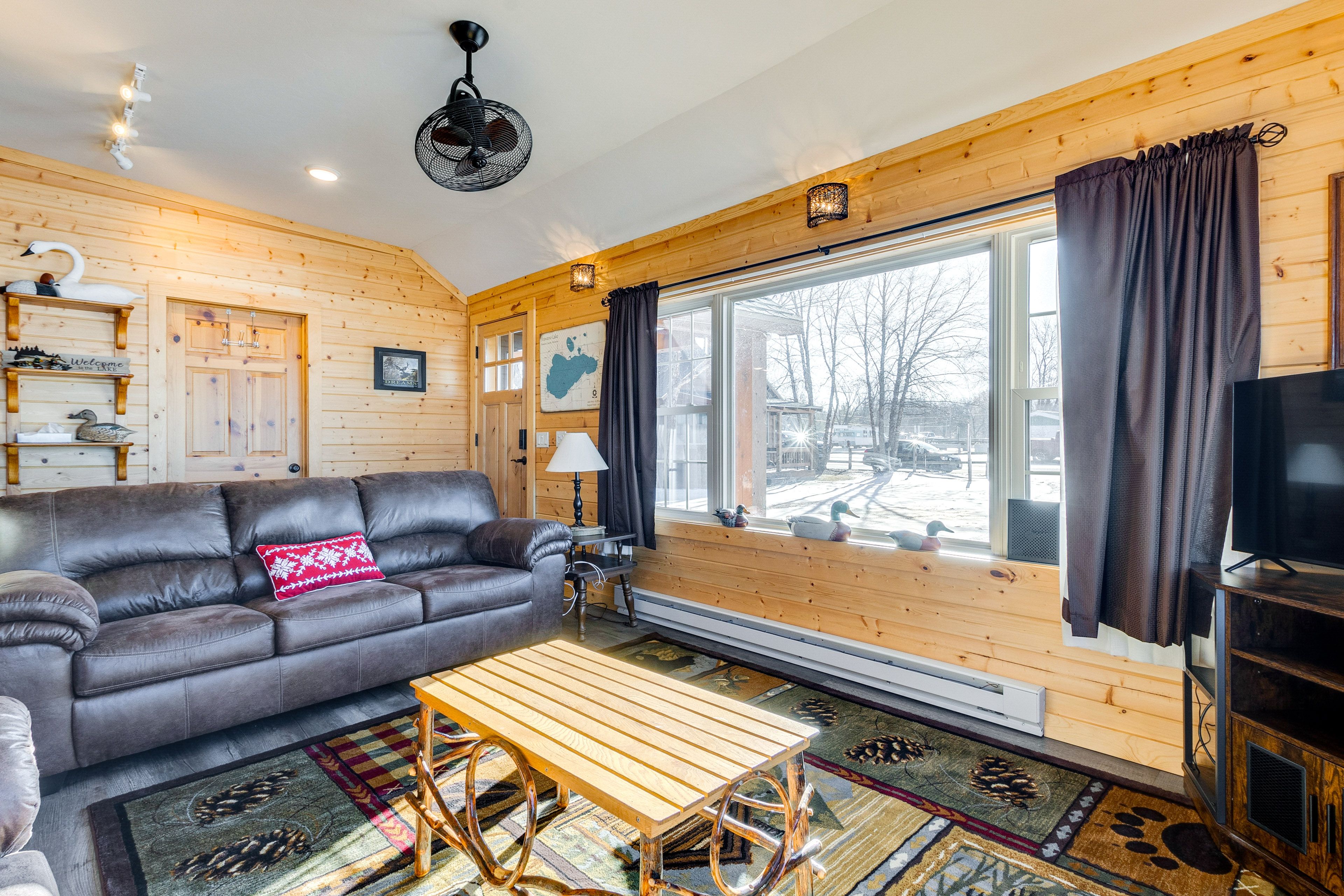 Living Area | Flat-Screen TV | Full Sleeper Sofa
