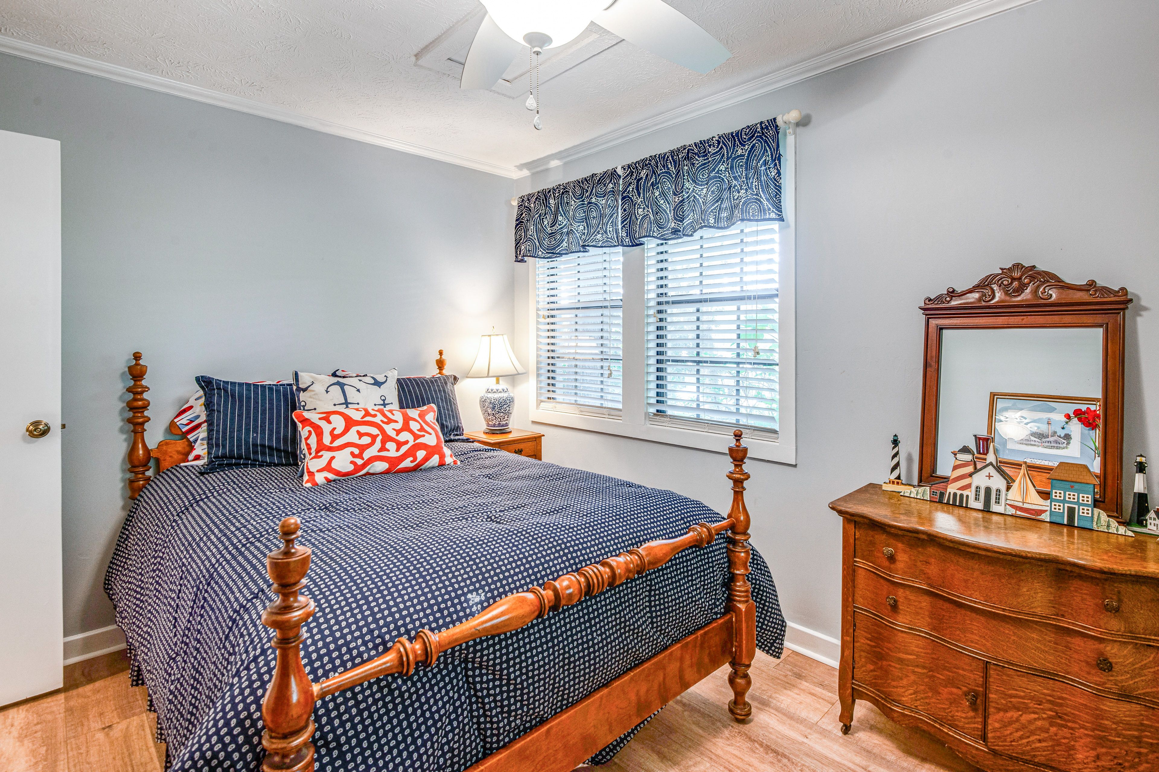 Bedroom 3 | Queen Bed