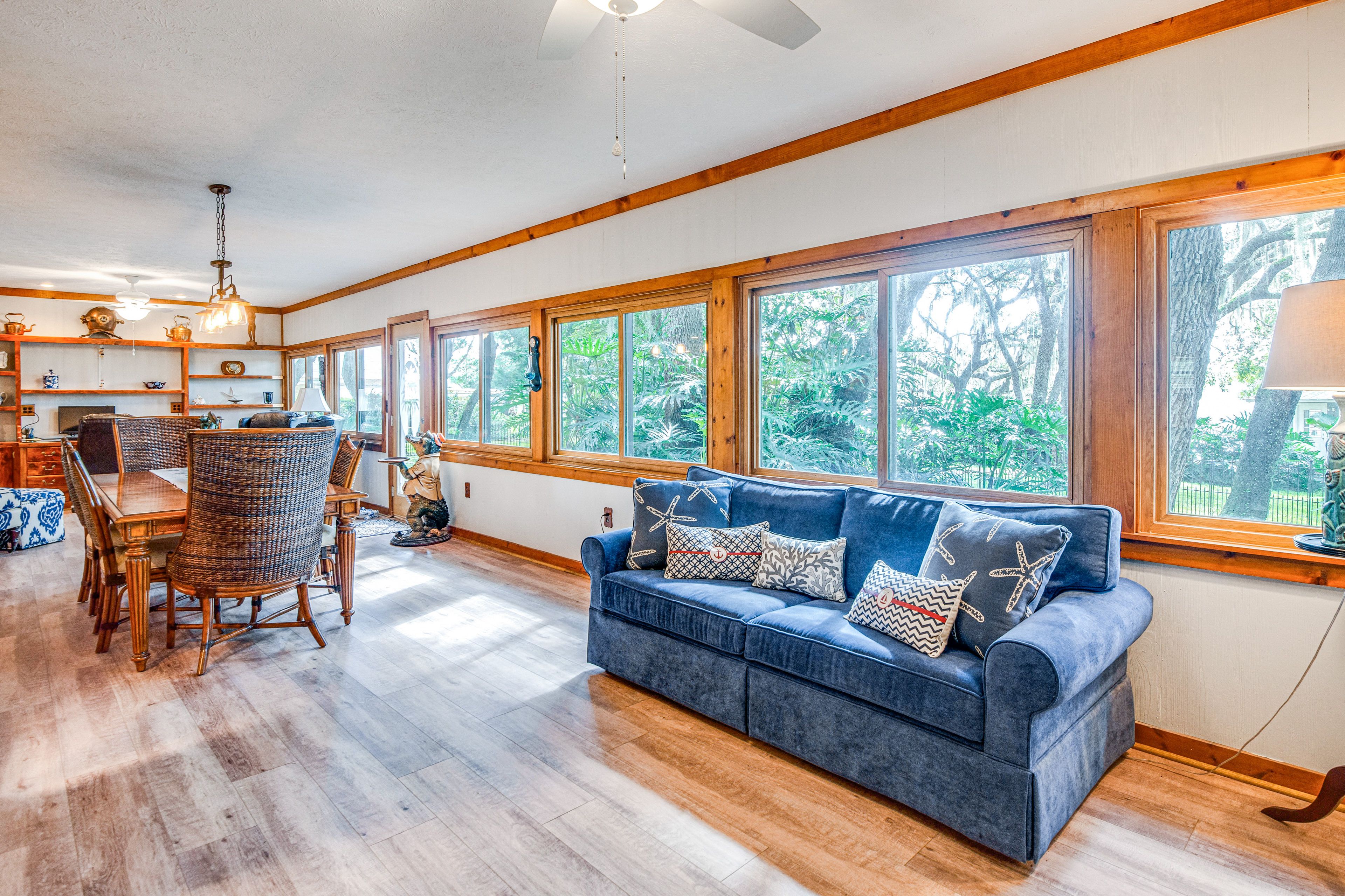 Sunroom | 6-Person Dining Table | Workspace
