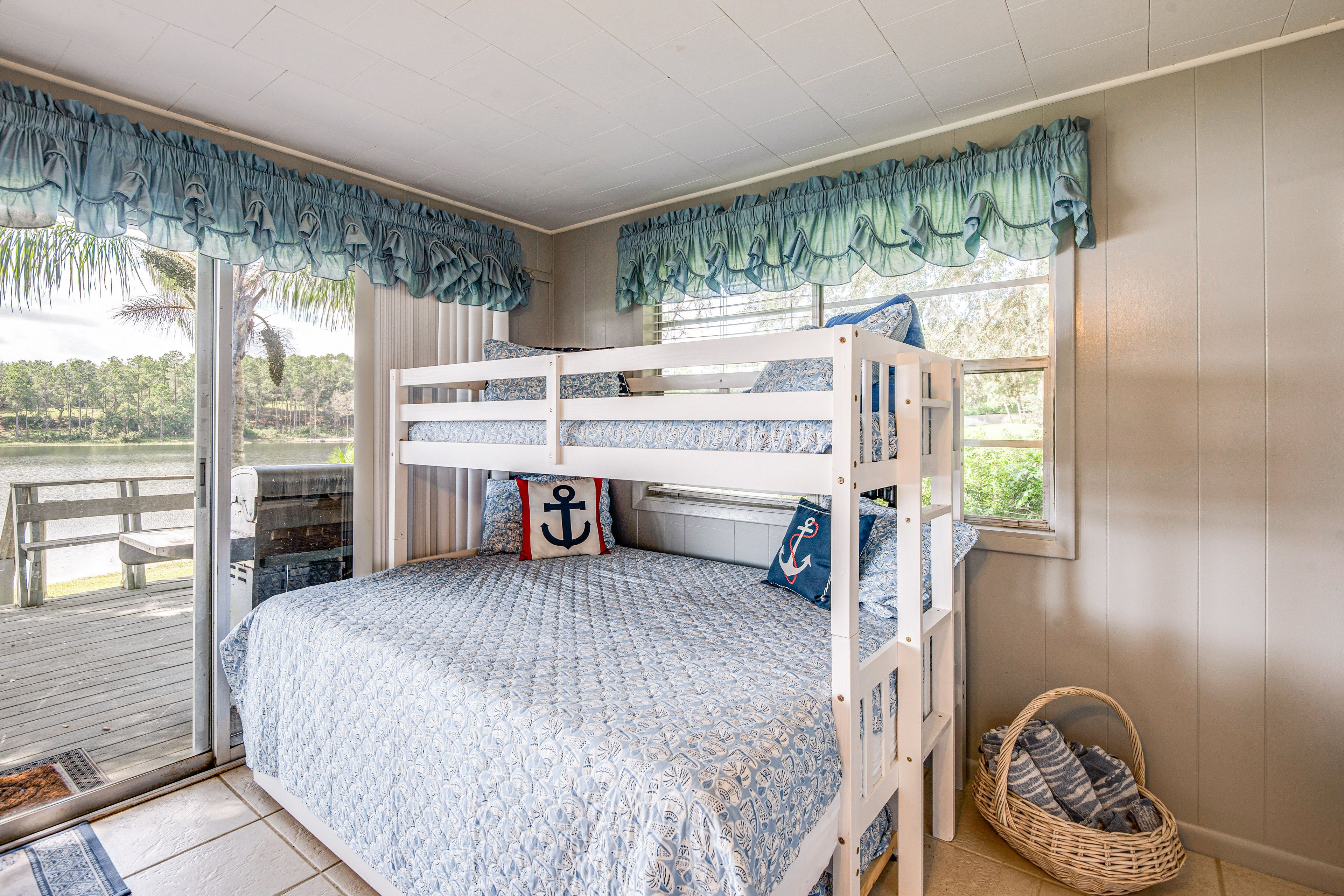 Bedroom 4 (Guest Cottage) | Twin/Queen Bunk Bed w/ Twin Trundle