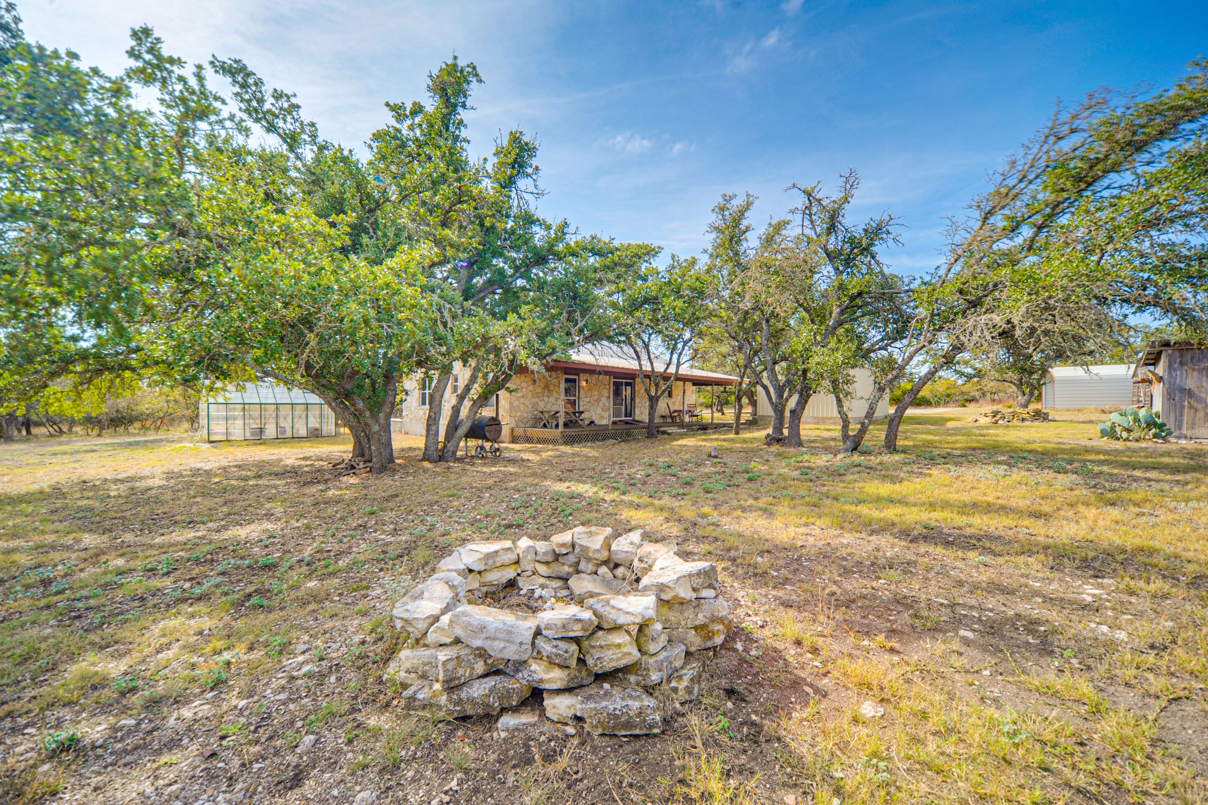 Private Yard | Fire Pit