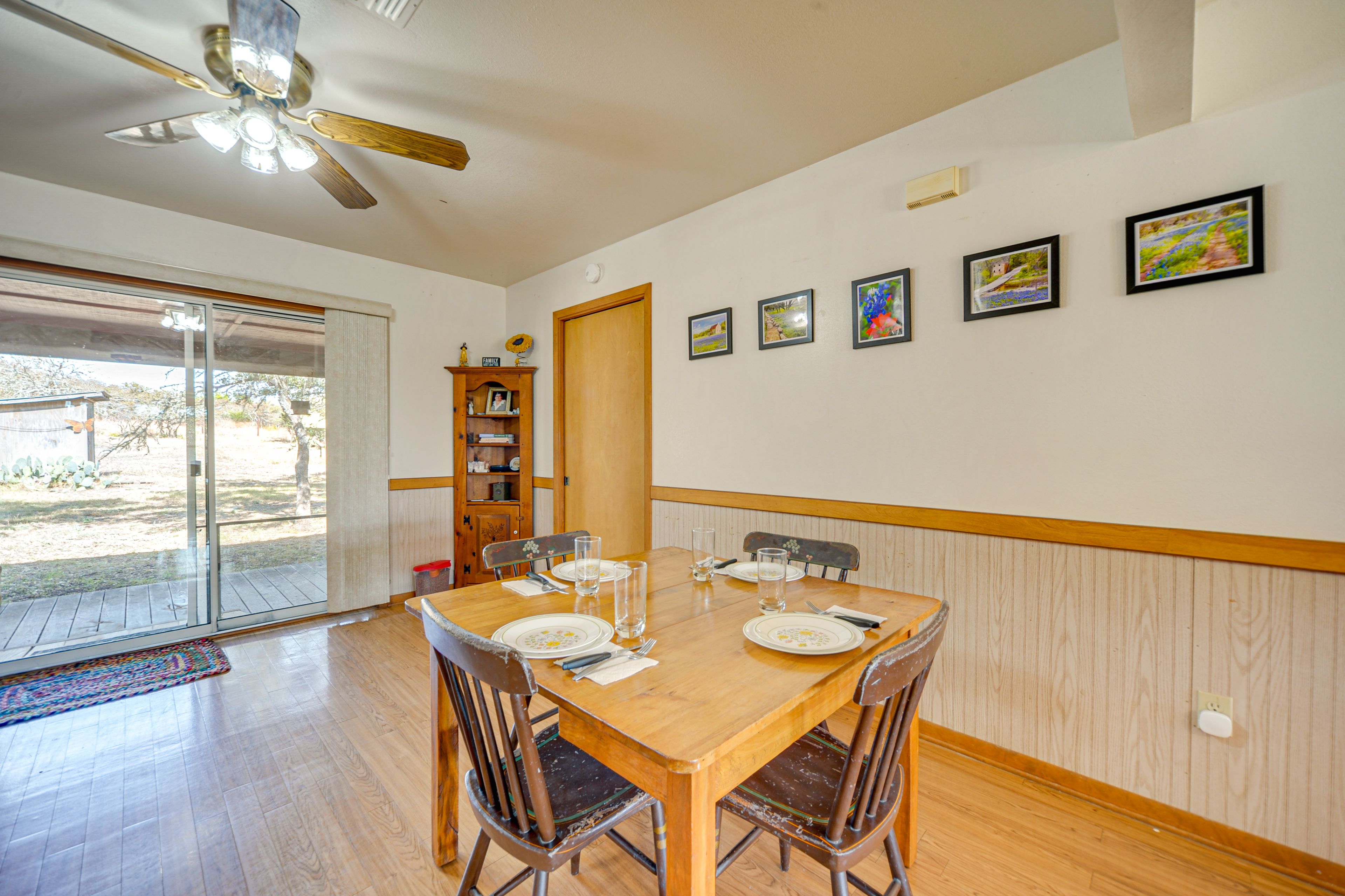 Dining Area | Central A/C & Heating | Dishware & Flatware