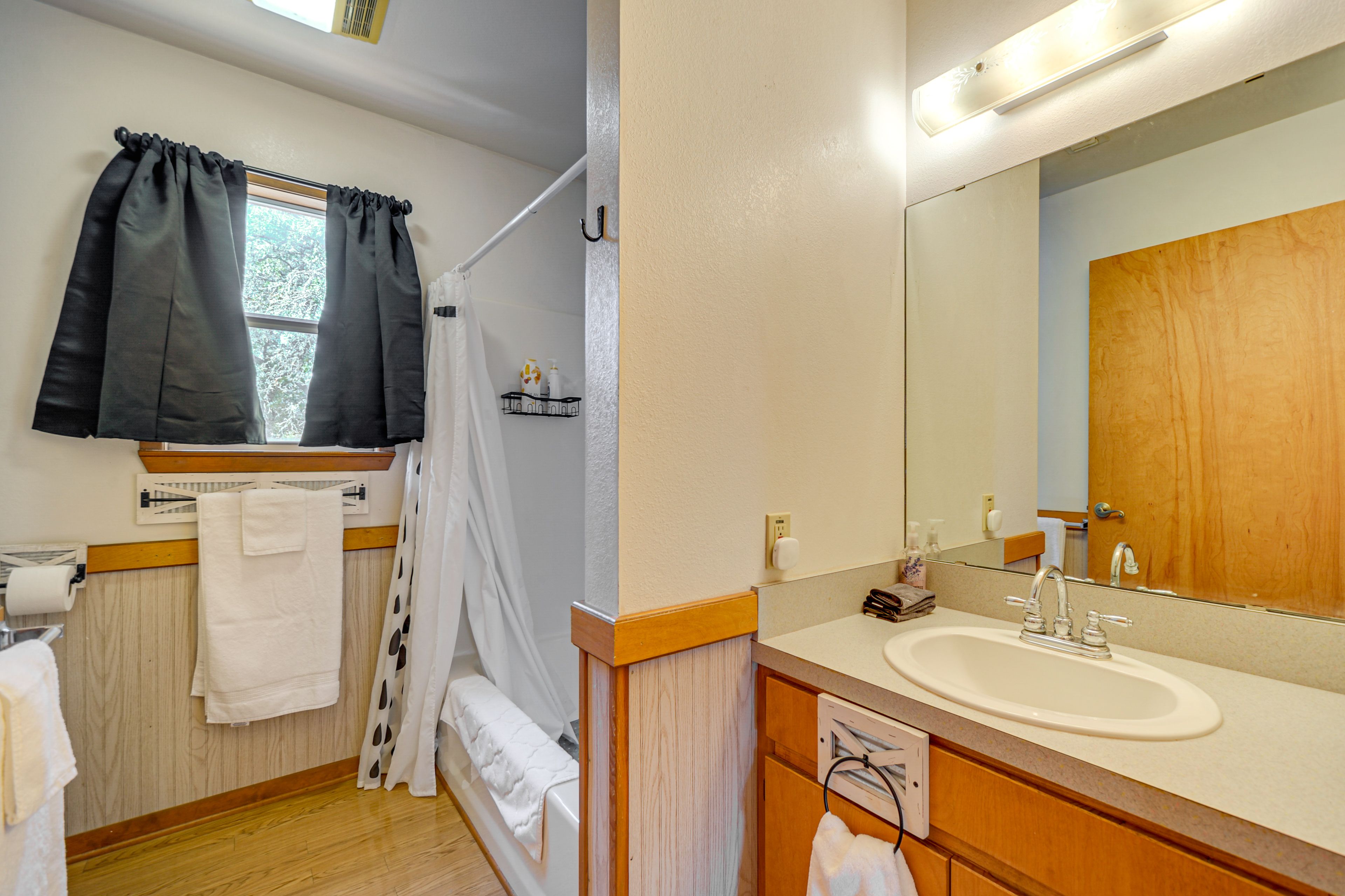 Full Bathroom