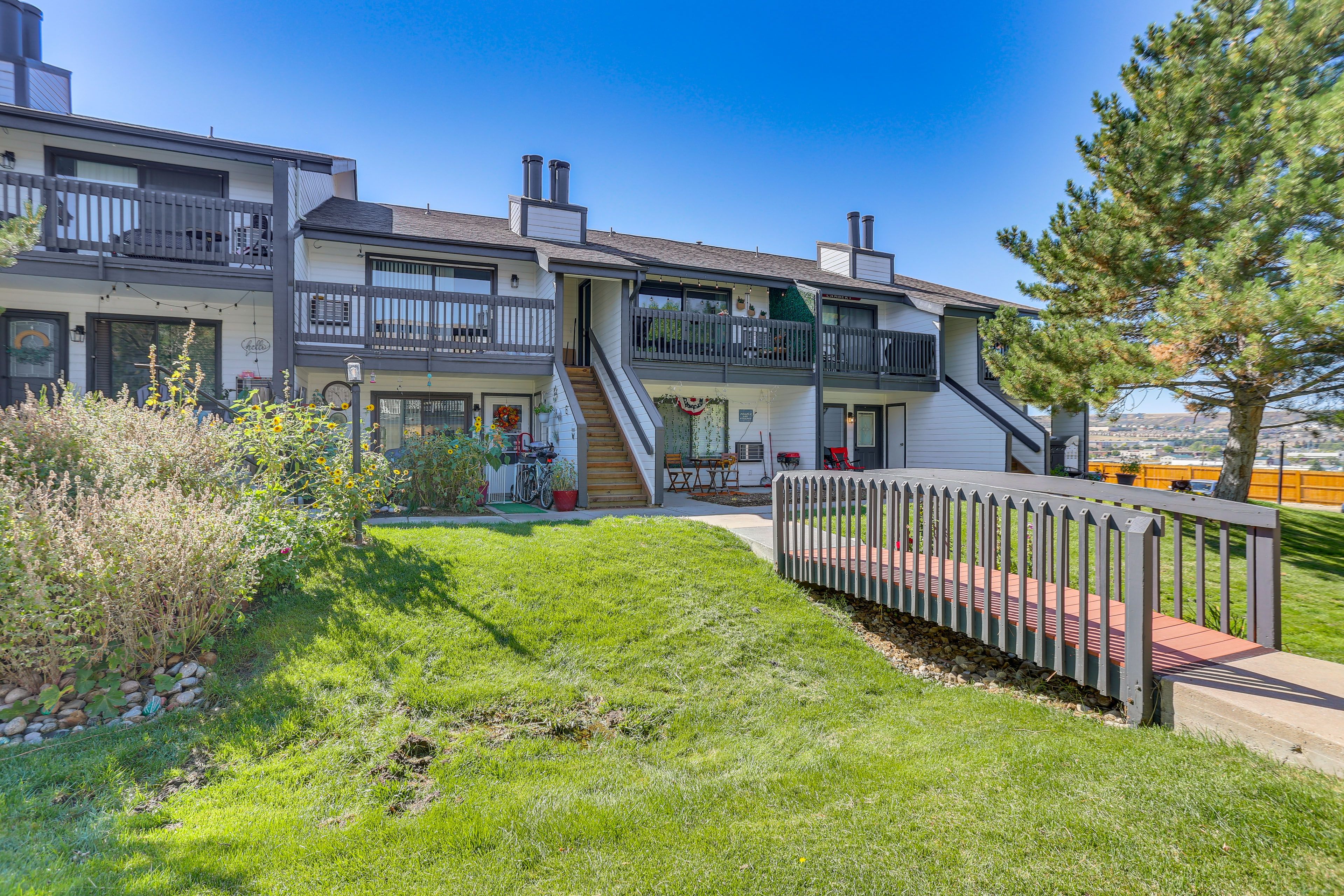 Stonecreek Condos | Building Exterior | Community Pool Access